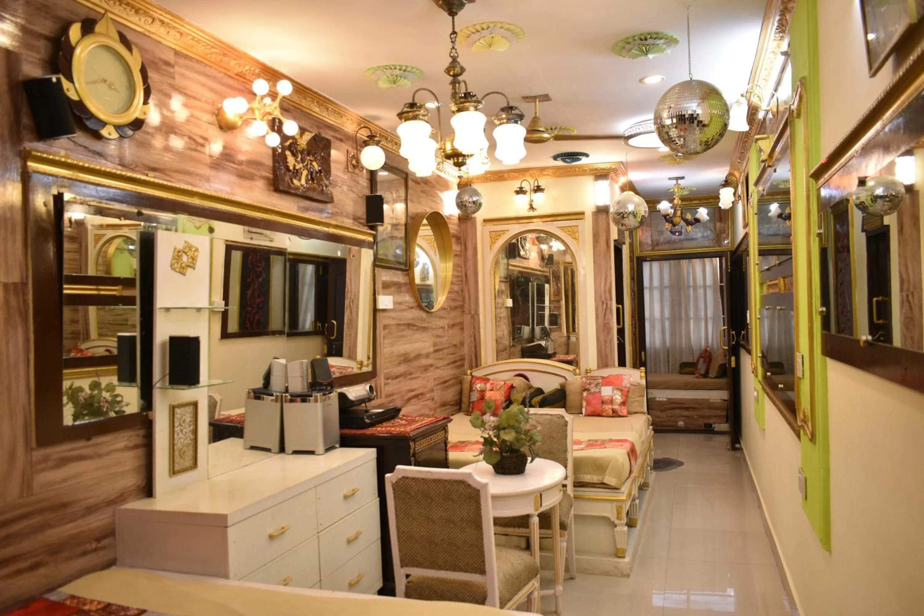 Seating area in Ya Inn Rooms & Suites