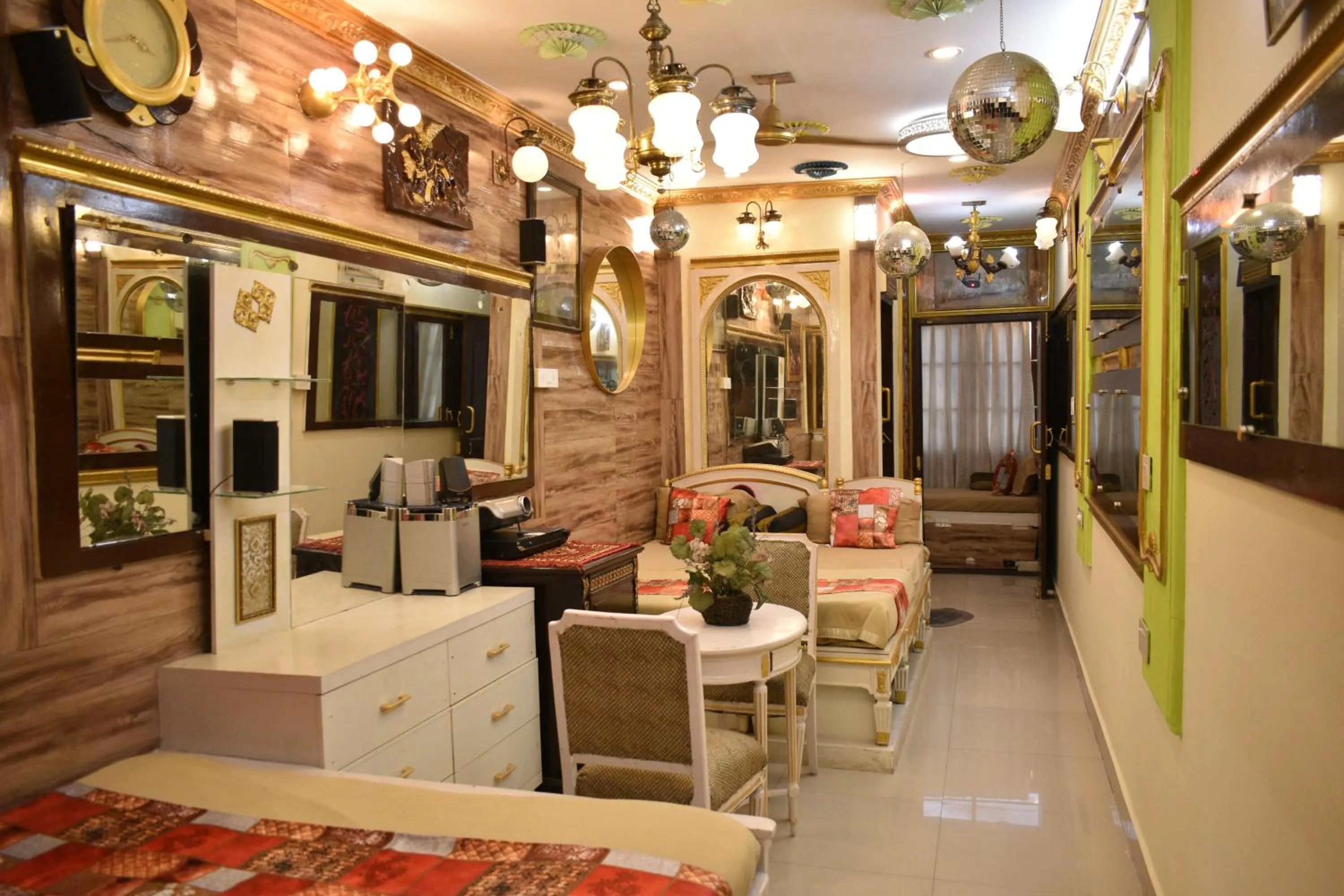 Seating area in Ya Inn Rooms & Suites