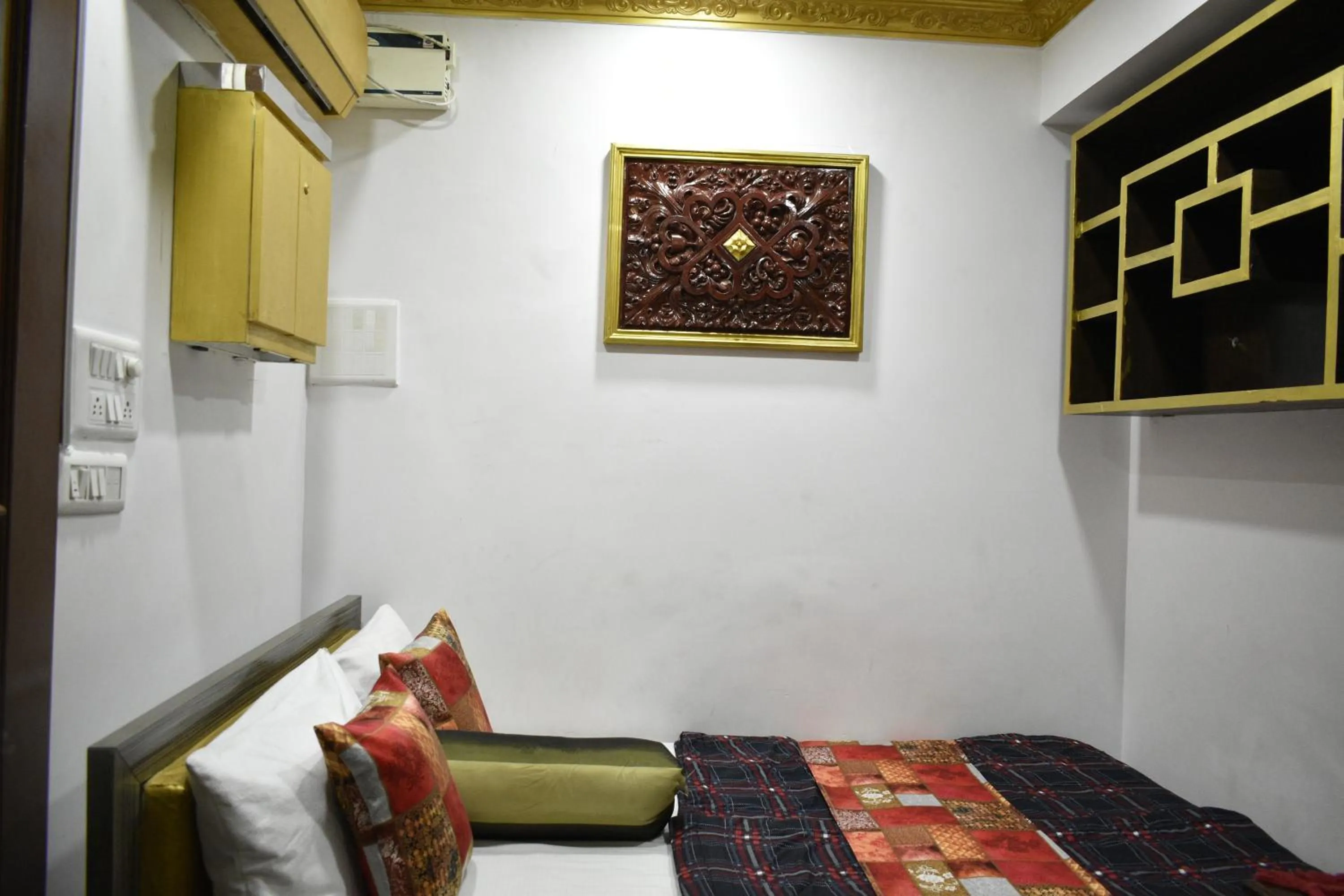 Bedroom, Bed in Ya Inn Rooms & Suites