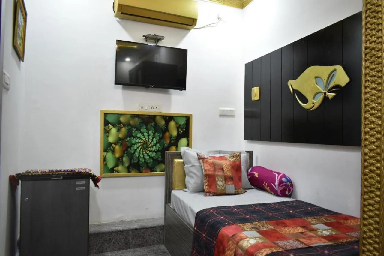 Bed in Ya Inn Rooms & Suites