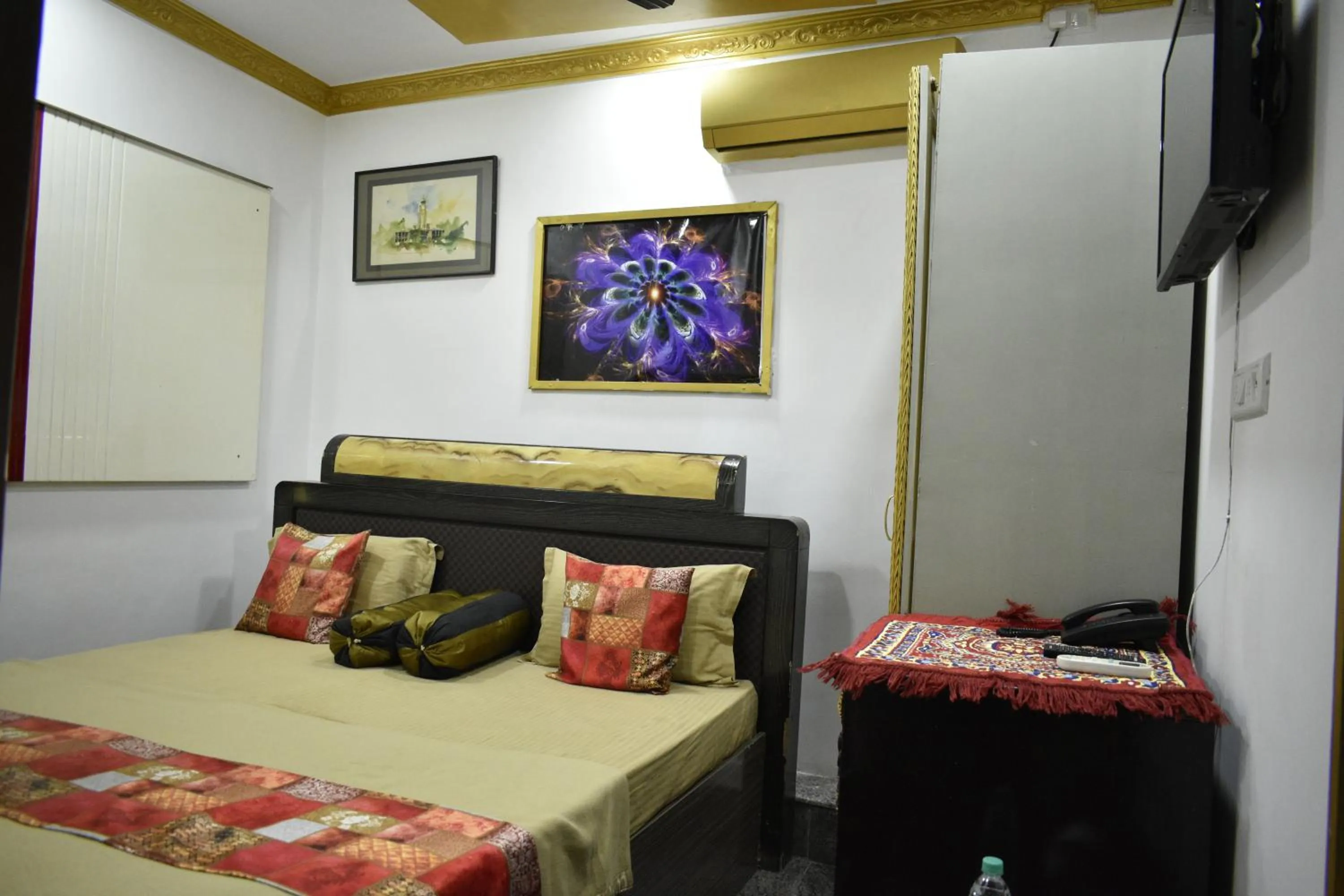 Bedroom, Bed in Ya Inn Rooms & Suites