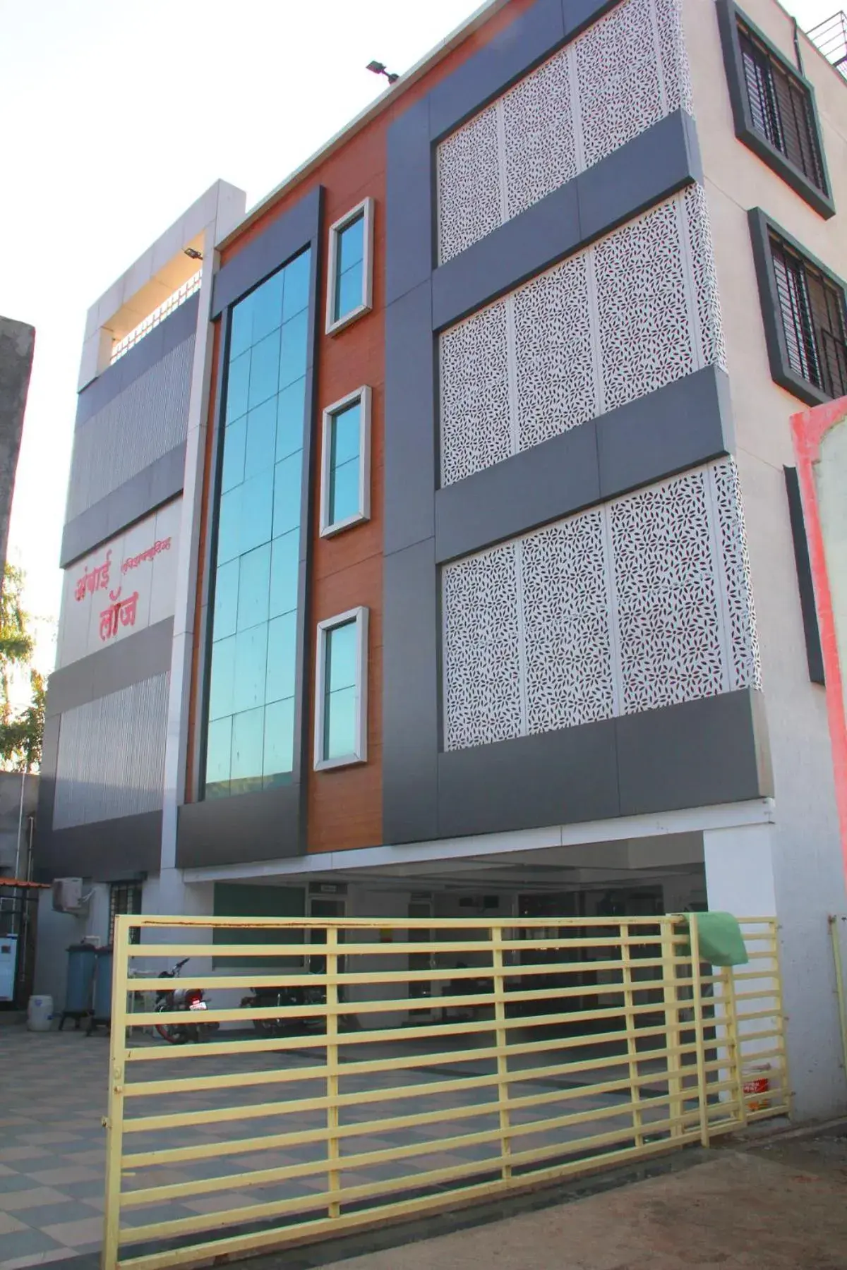 Property building in Hotel Ambai Executive Property building in Hotel Ambai Executive