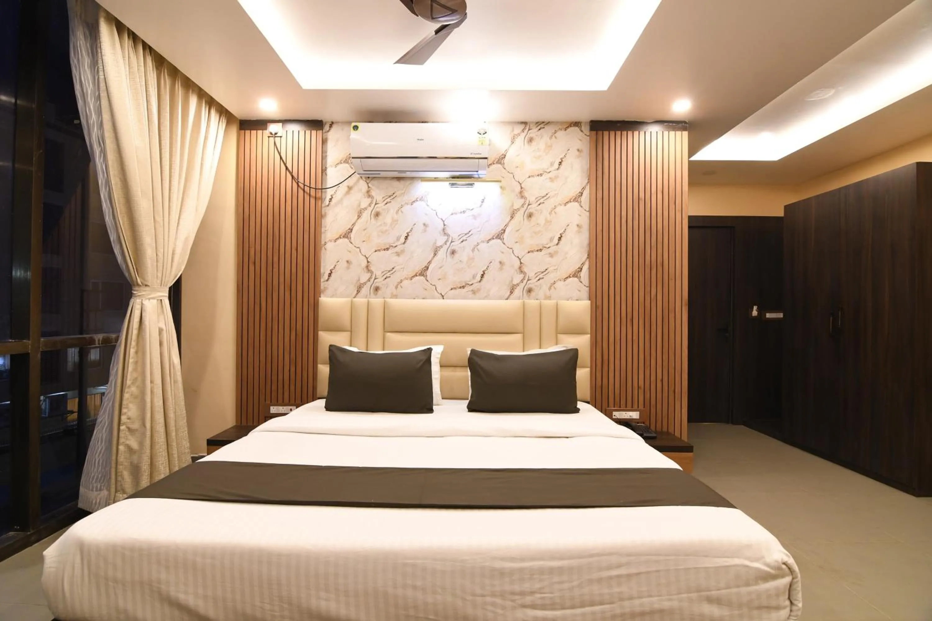 Bedroom, Bed in N B Sonar Bangla Hotel
