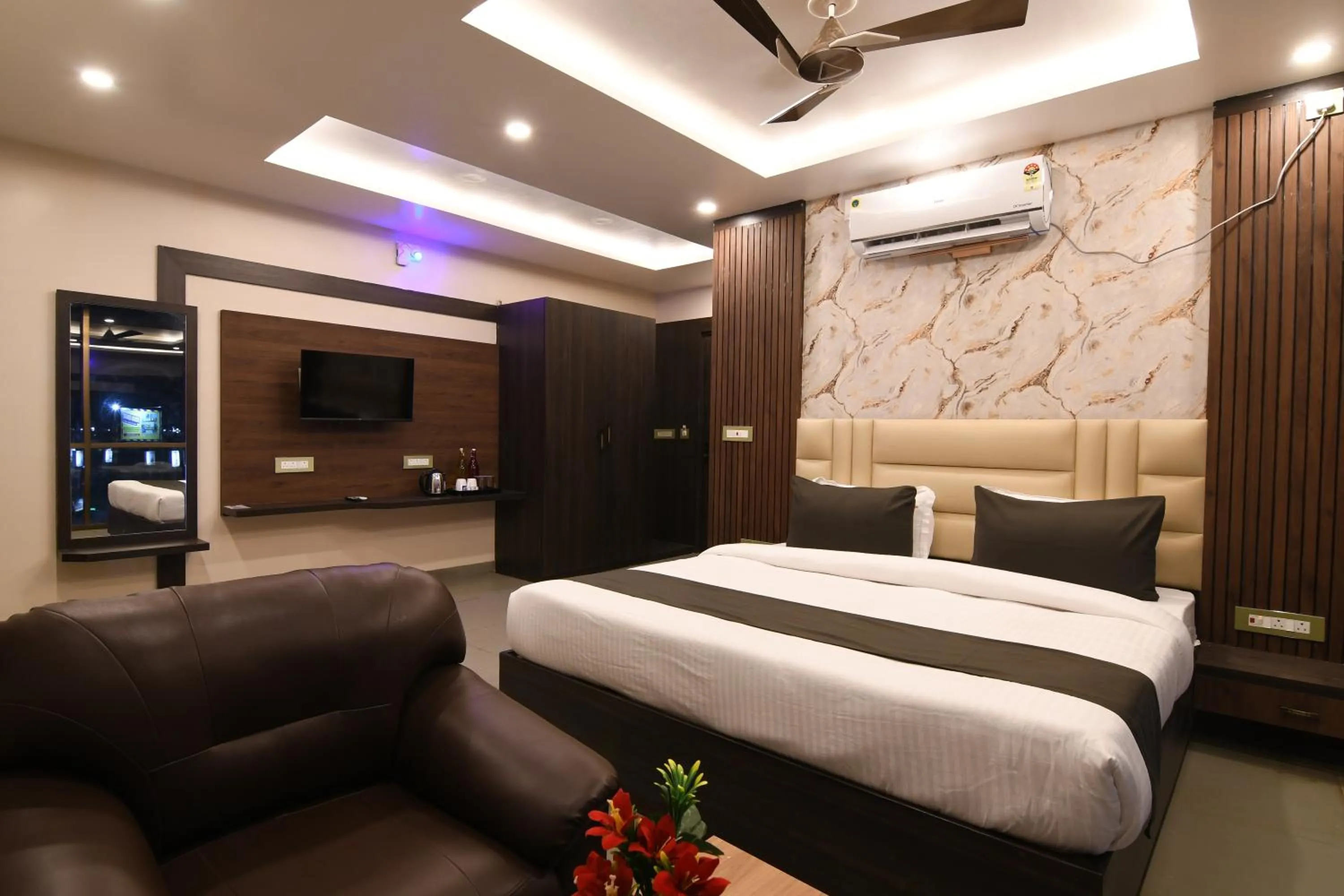 Bedroom, Bed in N B Sonar Bangla Hotel