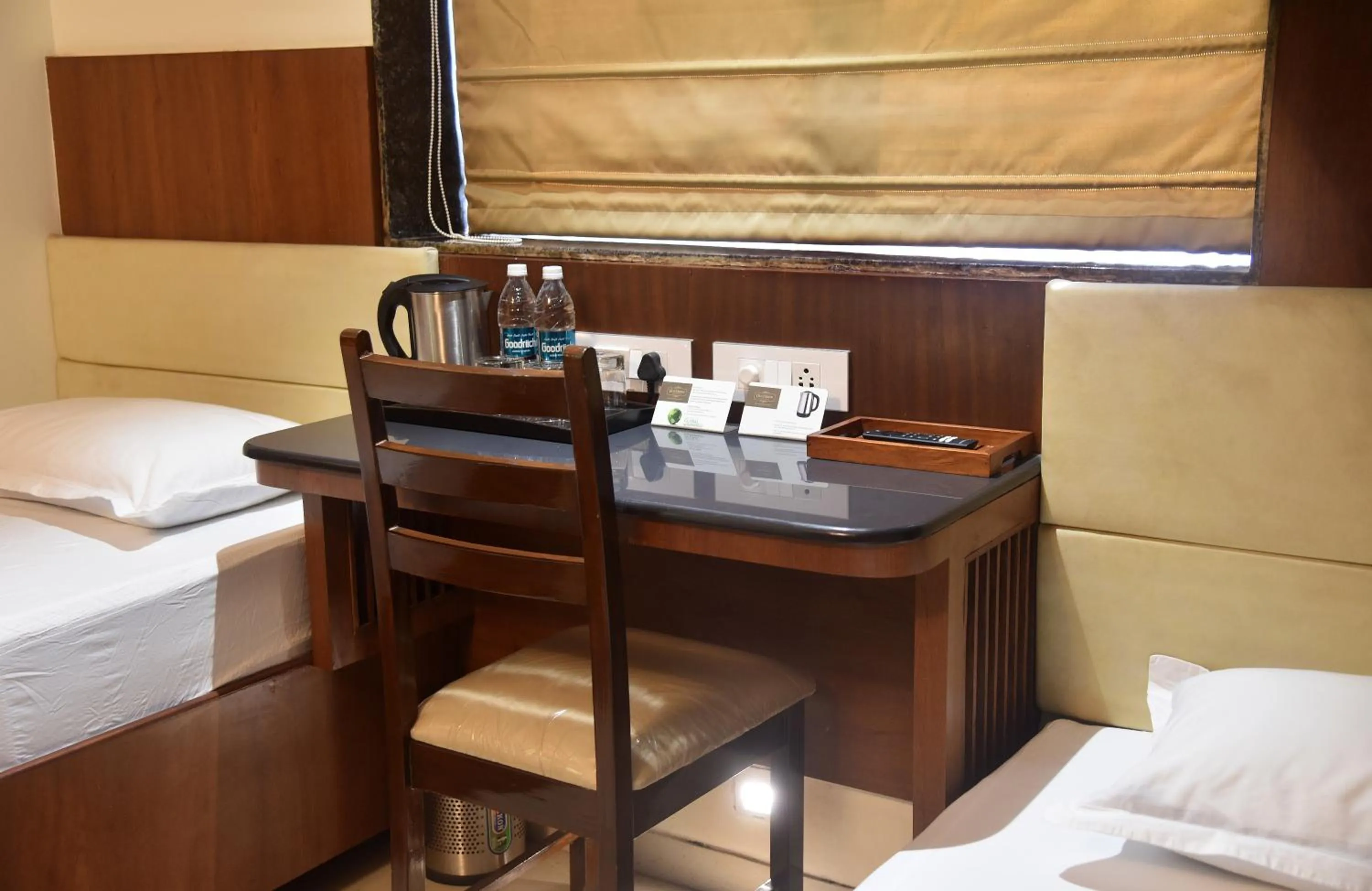 hair dresser, Bed in Hotel Old Urban Guest House