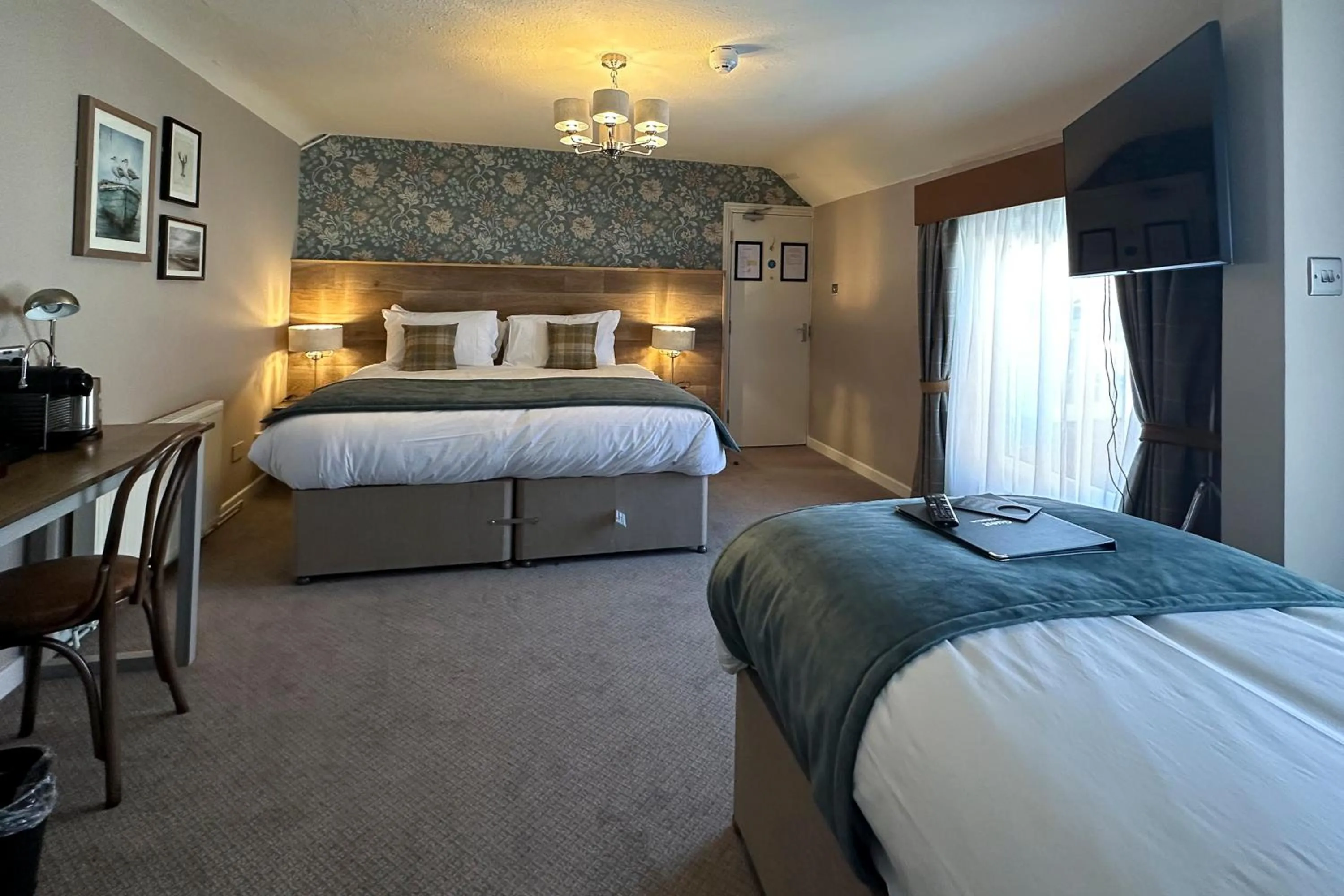 Bedroom, Bed in The Lobster