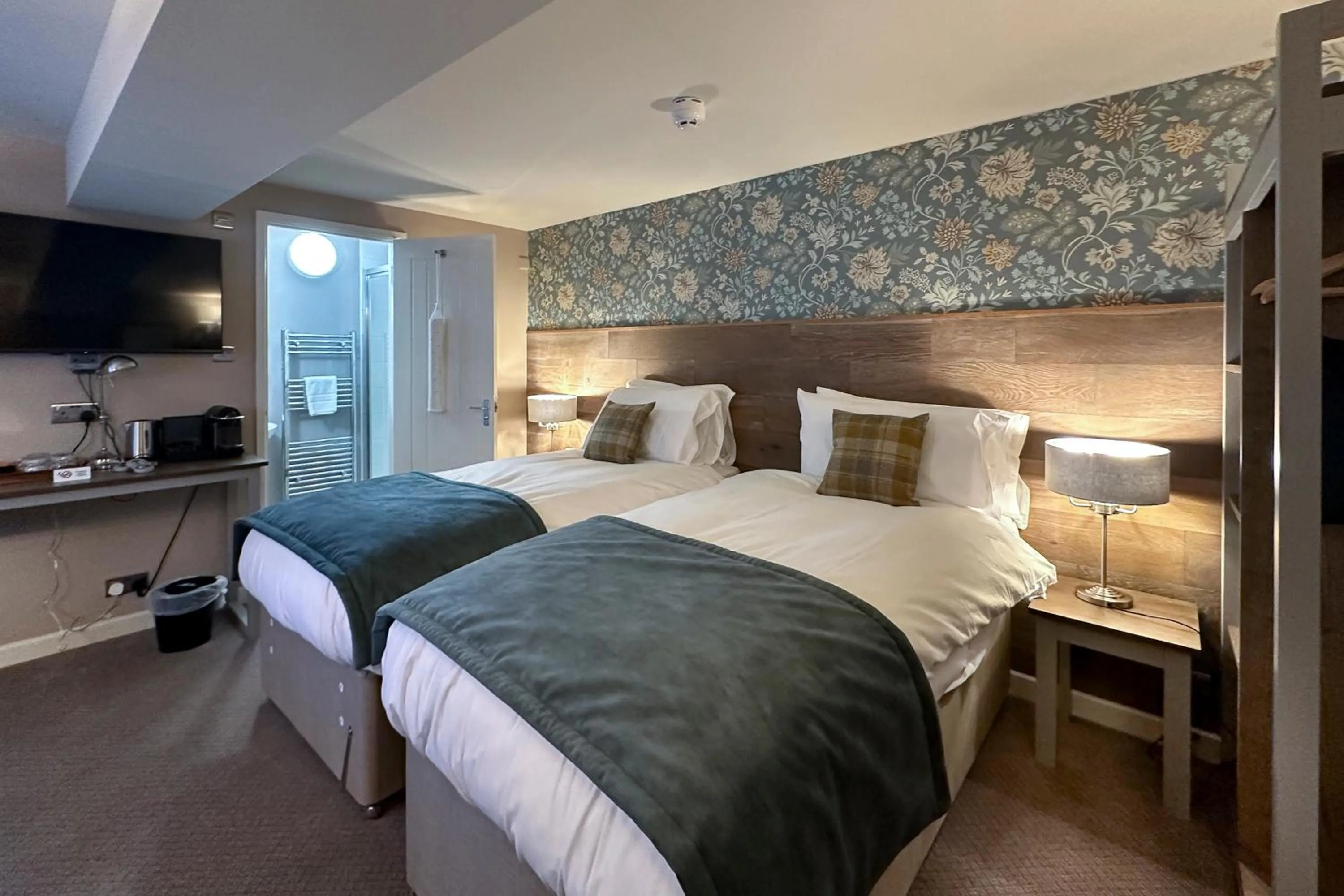 Bedroom, Bed in The Lobster