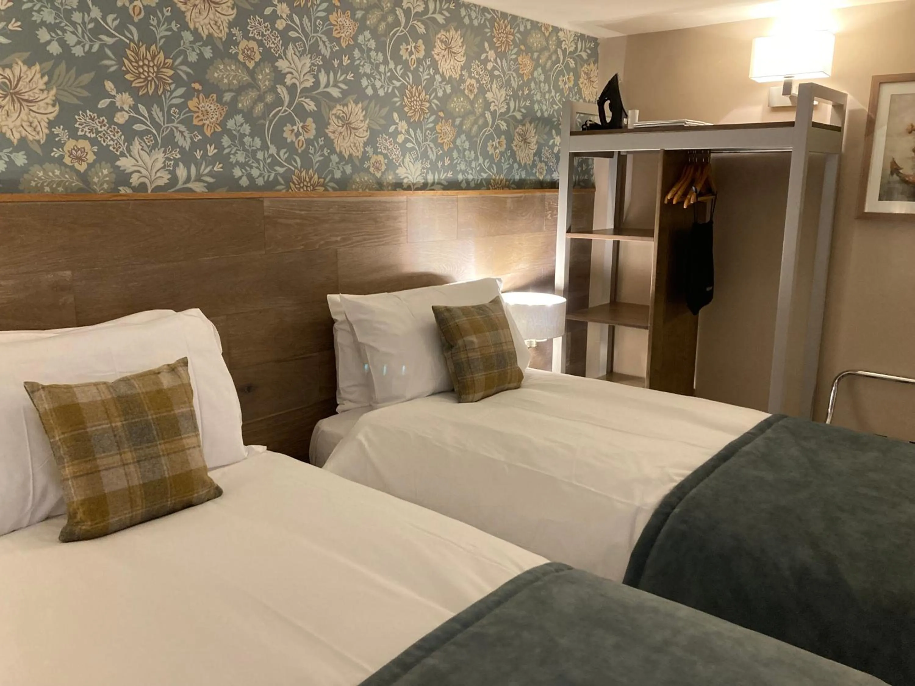 Bedroom, Bed in The Lobster