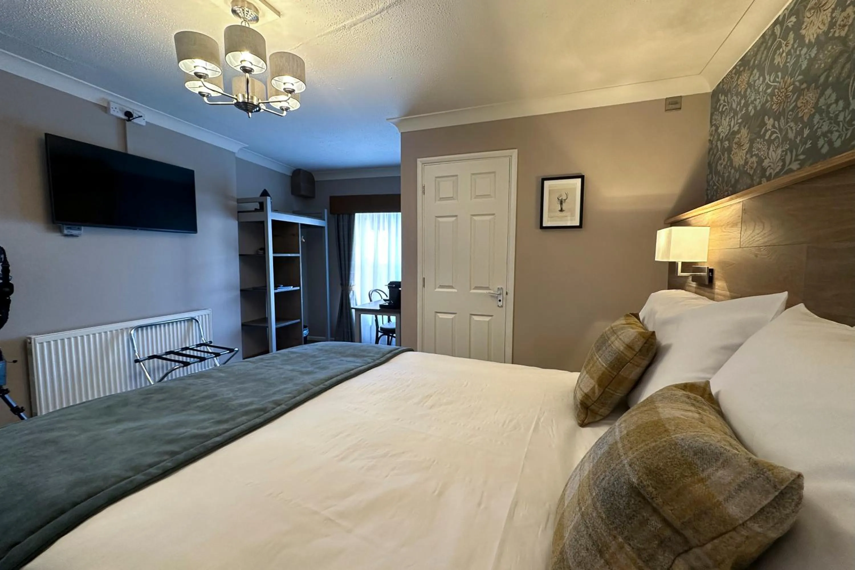 Bedroom, Bed in The Lobster