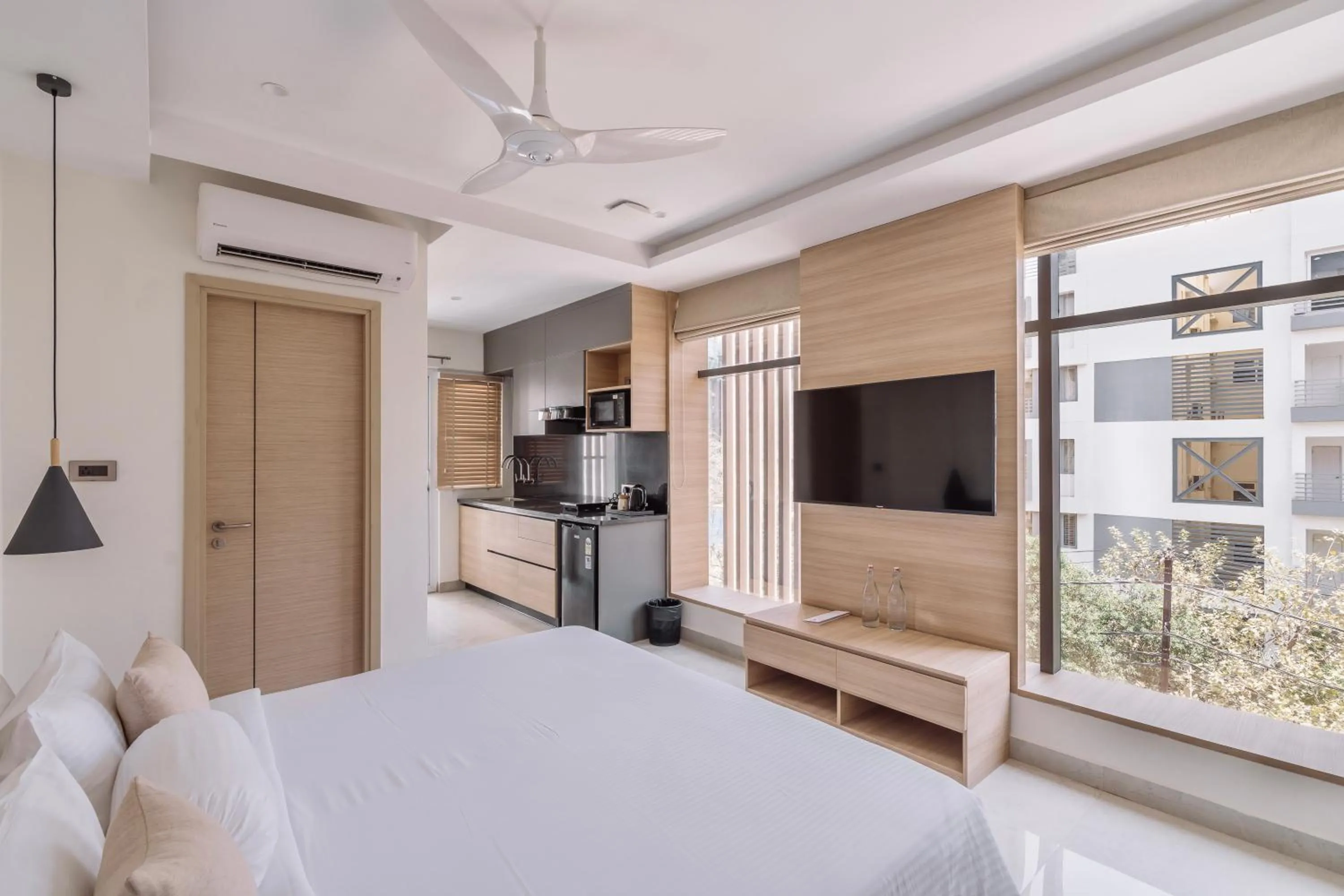 Photo of the whole room, Bed in SKYLA Studios & Suites - Kondapur