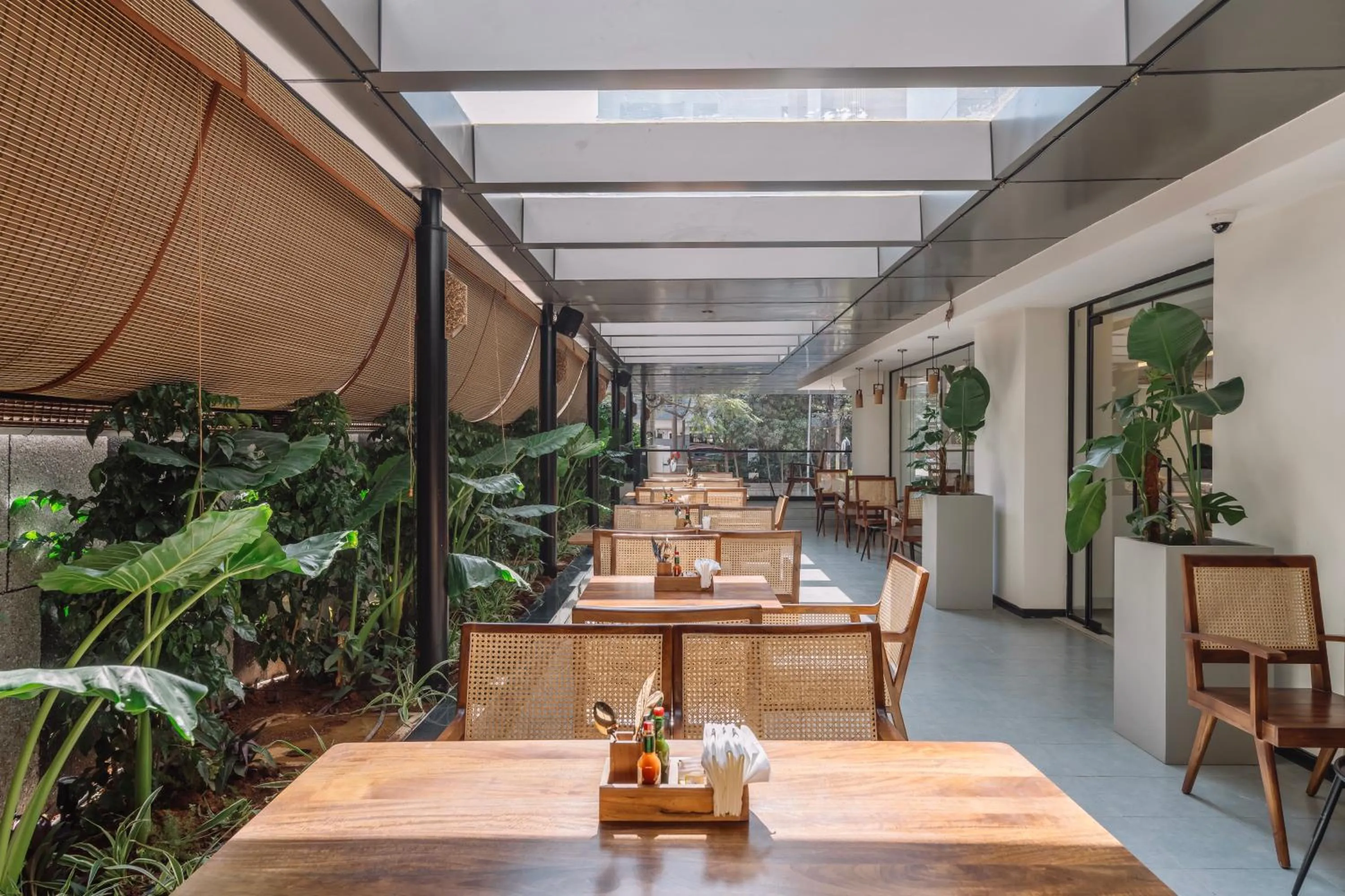 Restaurant/places to eat in SKYLA Studios & Suites - Kondapur