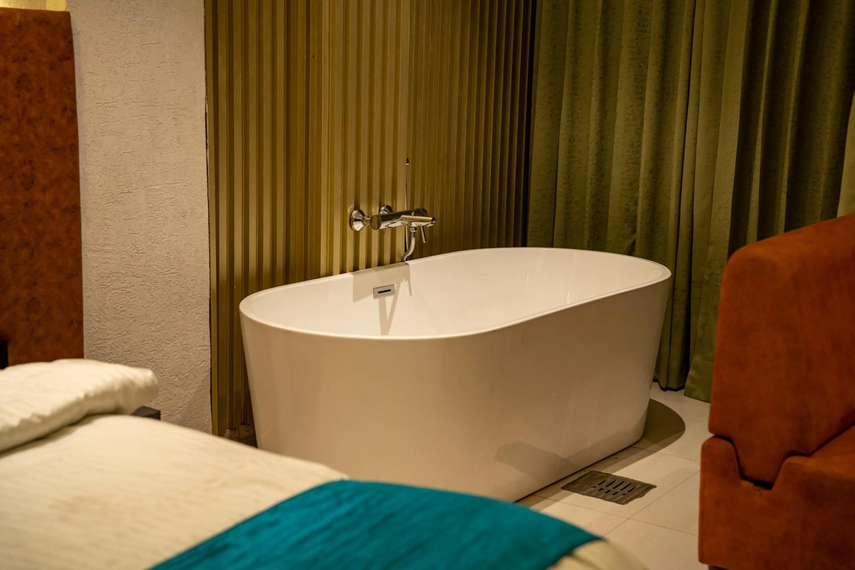 Bath, Bed in SKI Hotels and Resorts Rishikesh