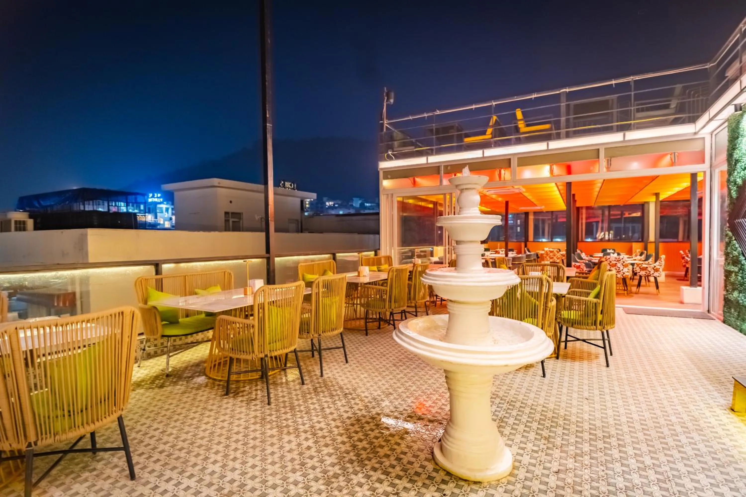 Restaurant/places to eat in SKI Hotels and Resorts Rishikesh