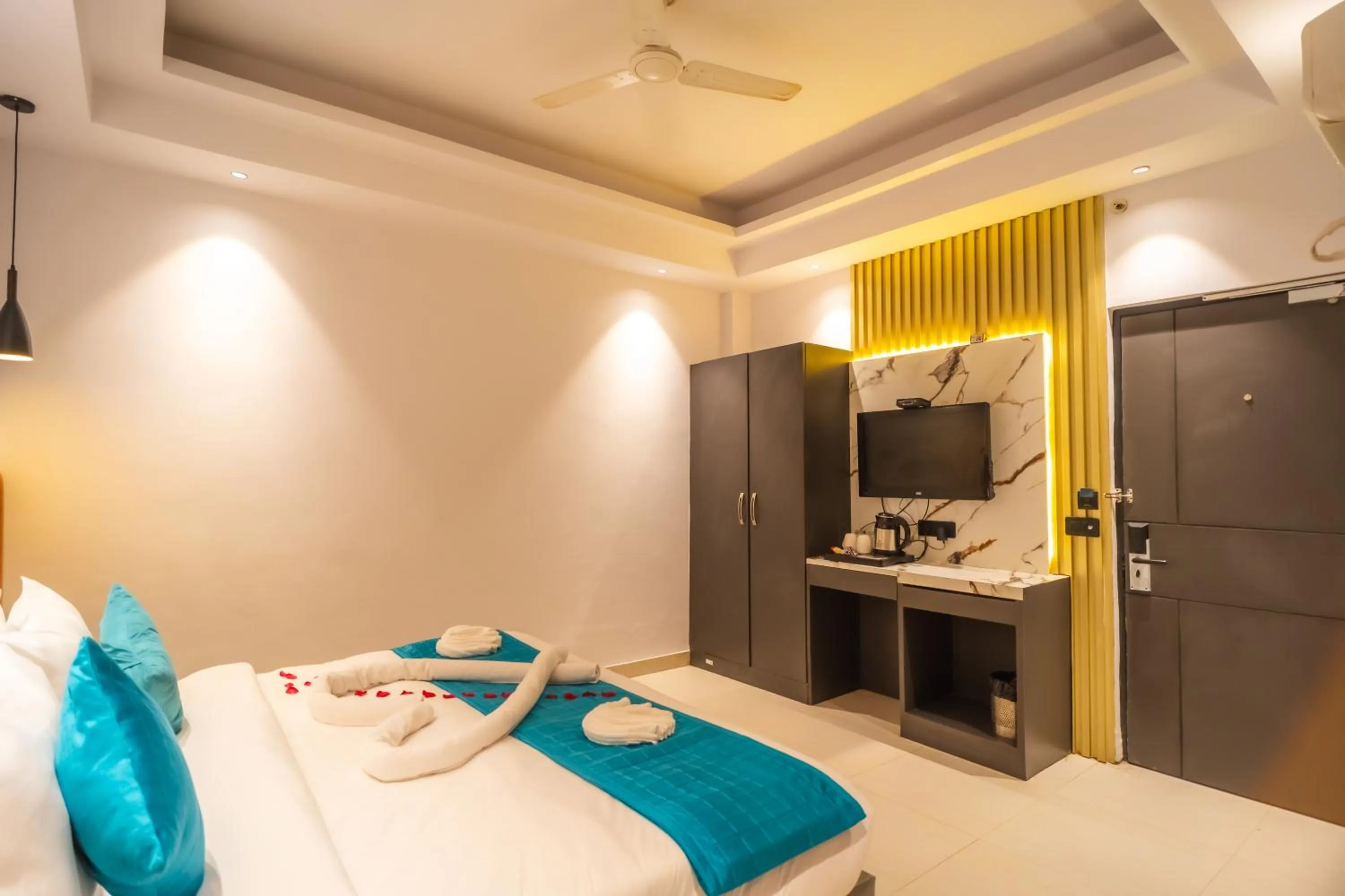TV and multimedia, Bed in SKI Hotels and Resorts Rishikesh
