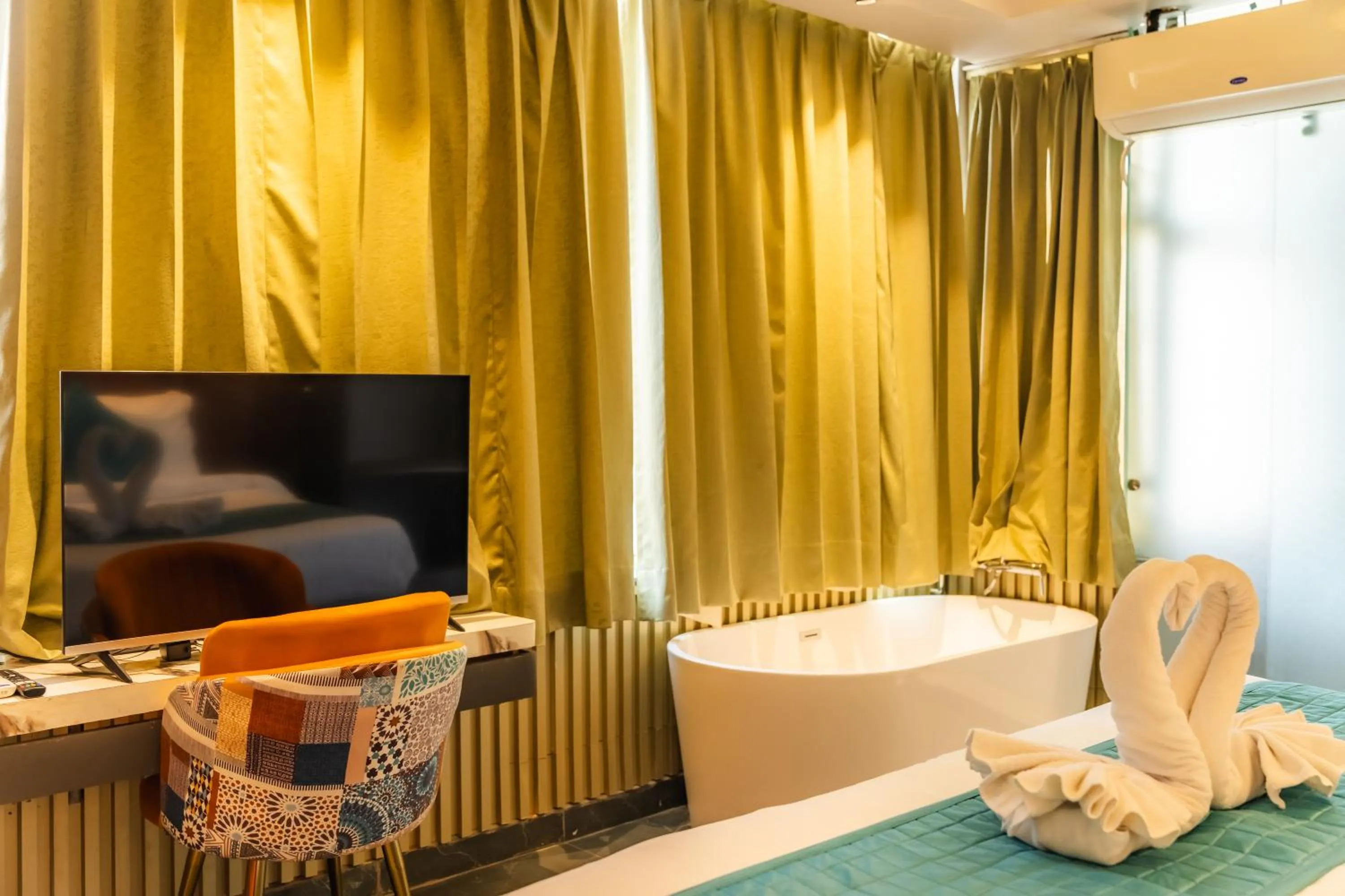 Bath in SKI Hotels and Resorts Rishikesh