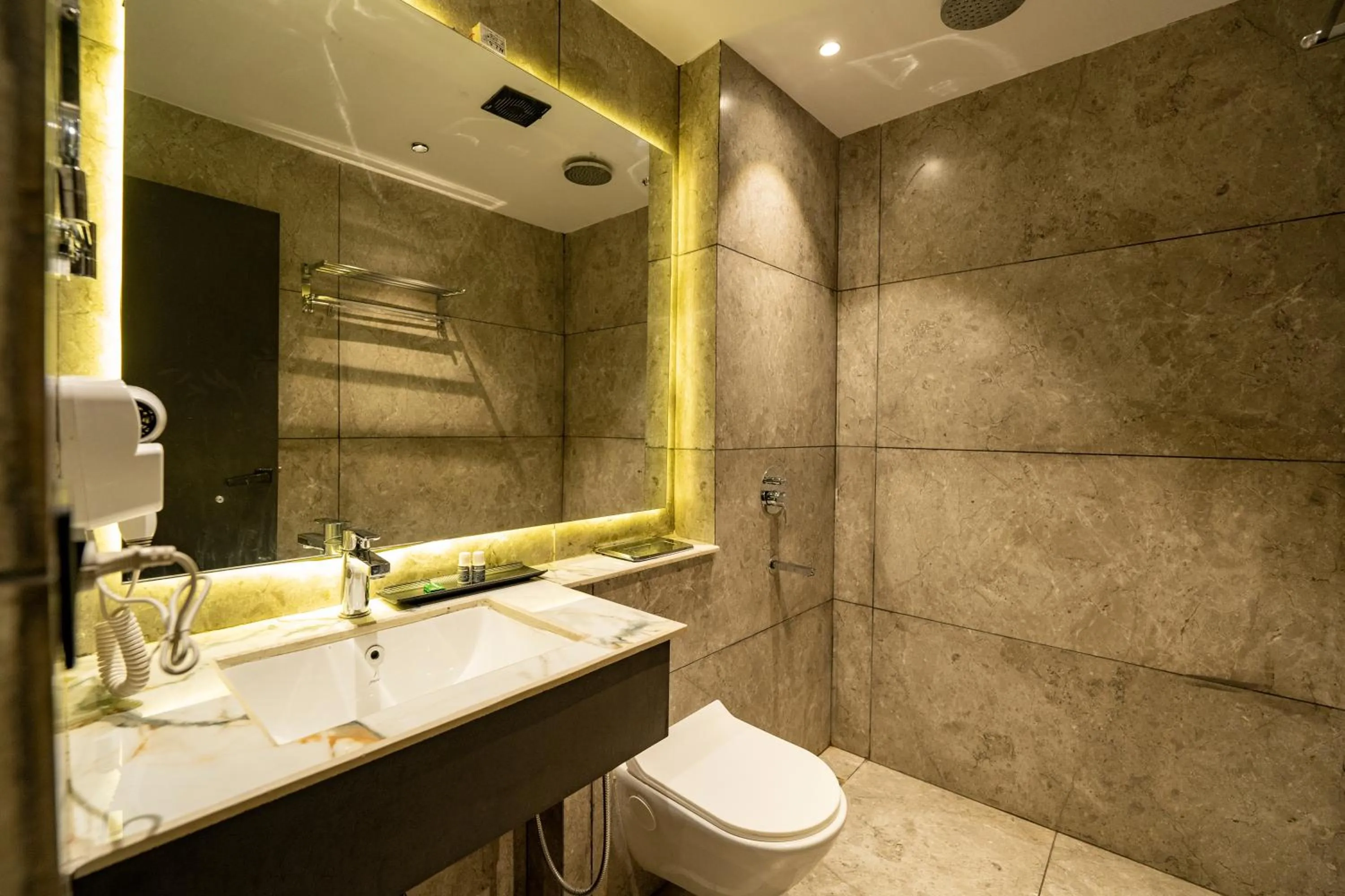 Shower in SKI Hotels and Resorts Rishikesh