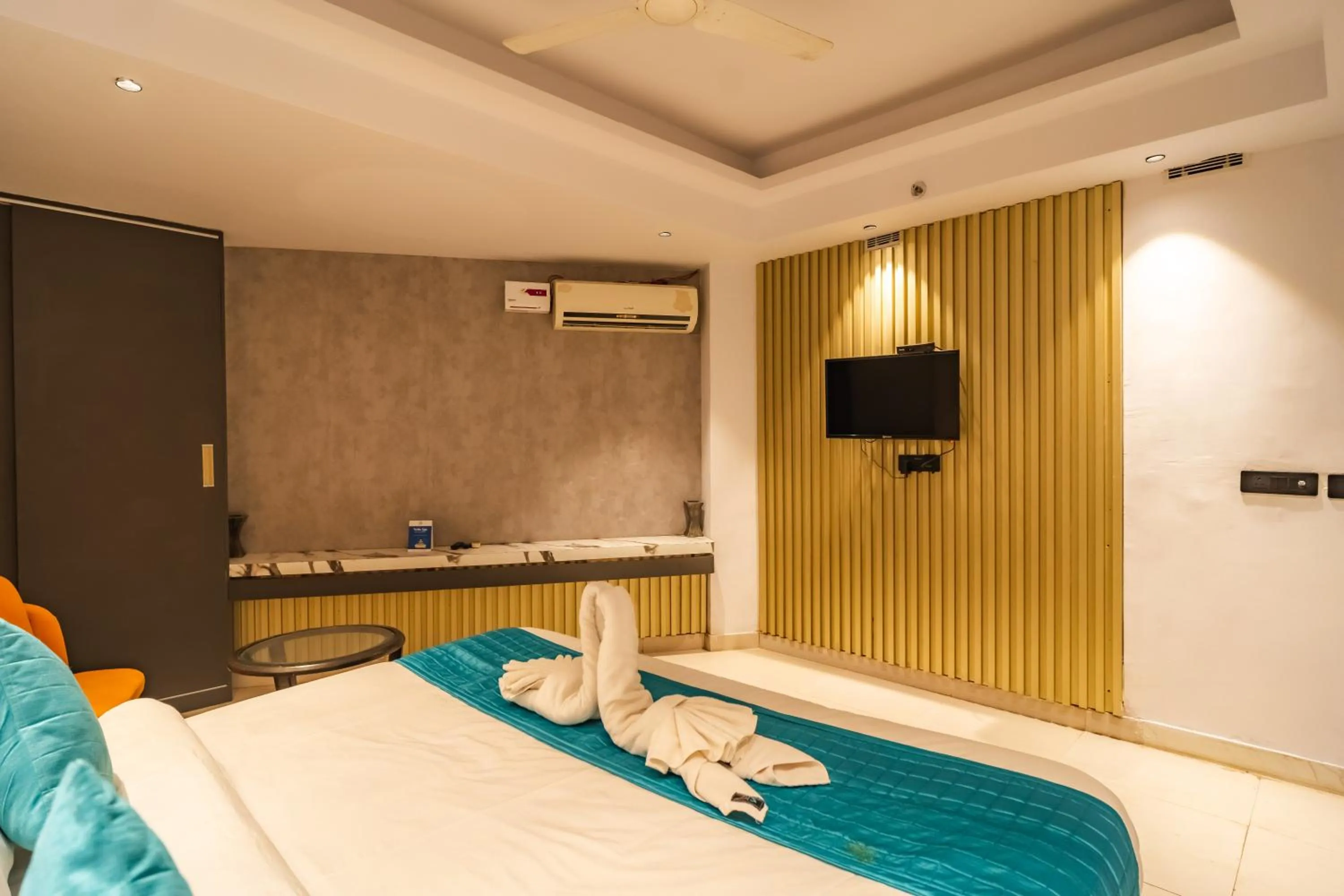 Photo of the whole room in SKI Hotels and Resorts Rishikesh