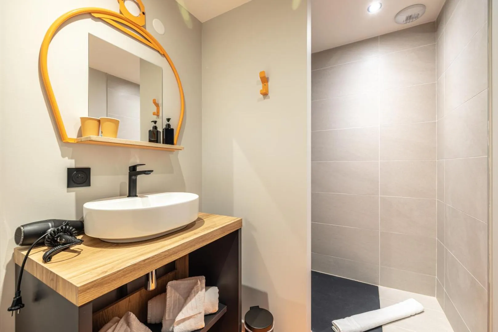 Bathroom in Hotel Base Camp Lodge - Albertville