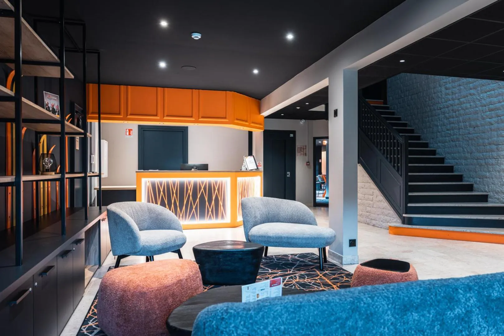 Lobby or reception in Hotel Base Camp Lodge - Albertville