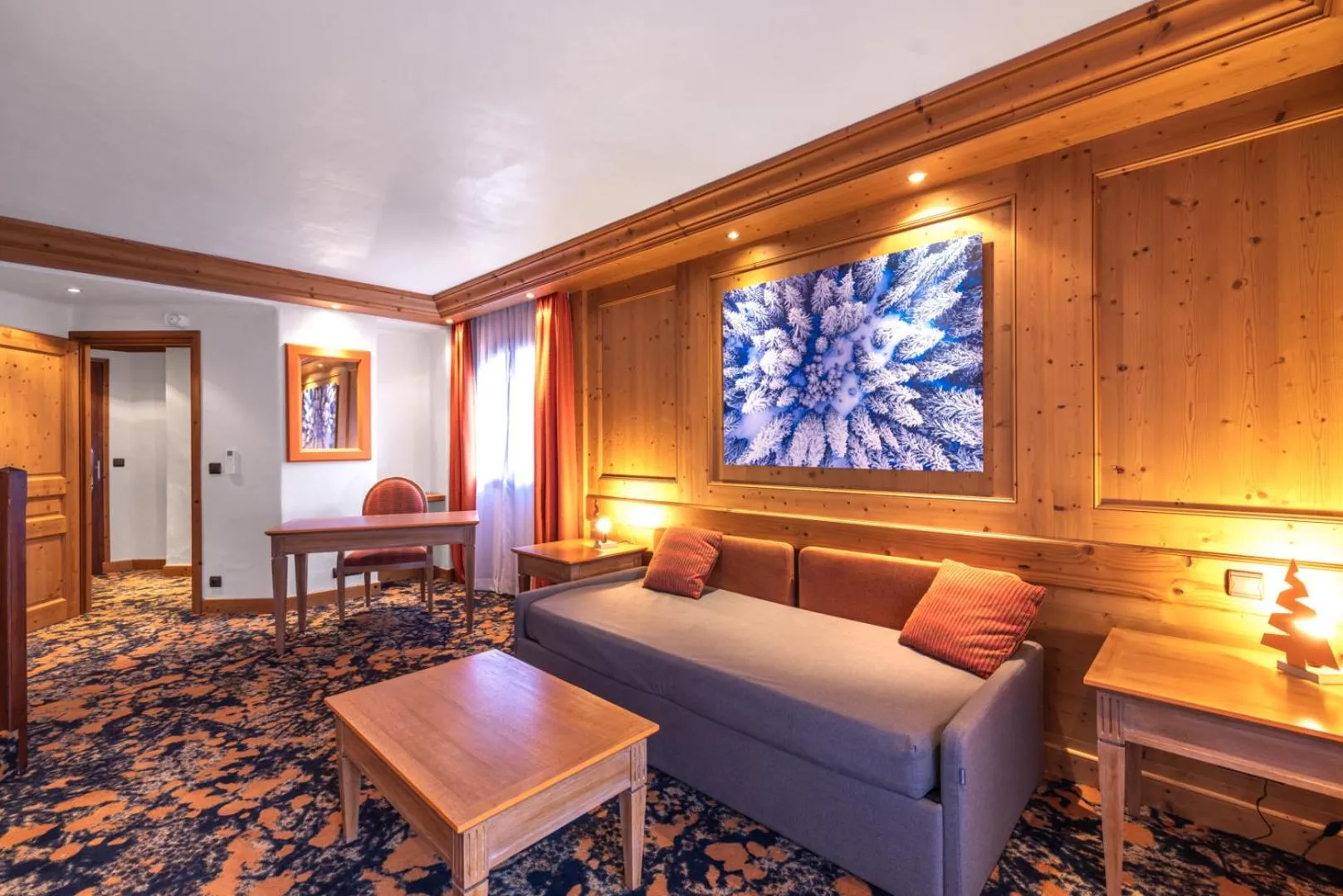 Seating area in Hotel Base Camp Lodge - Albertville