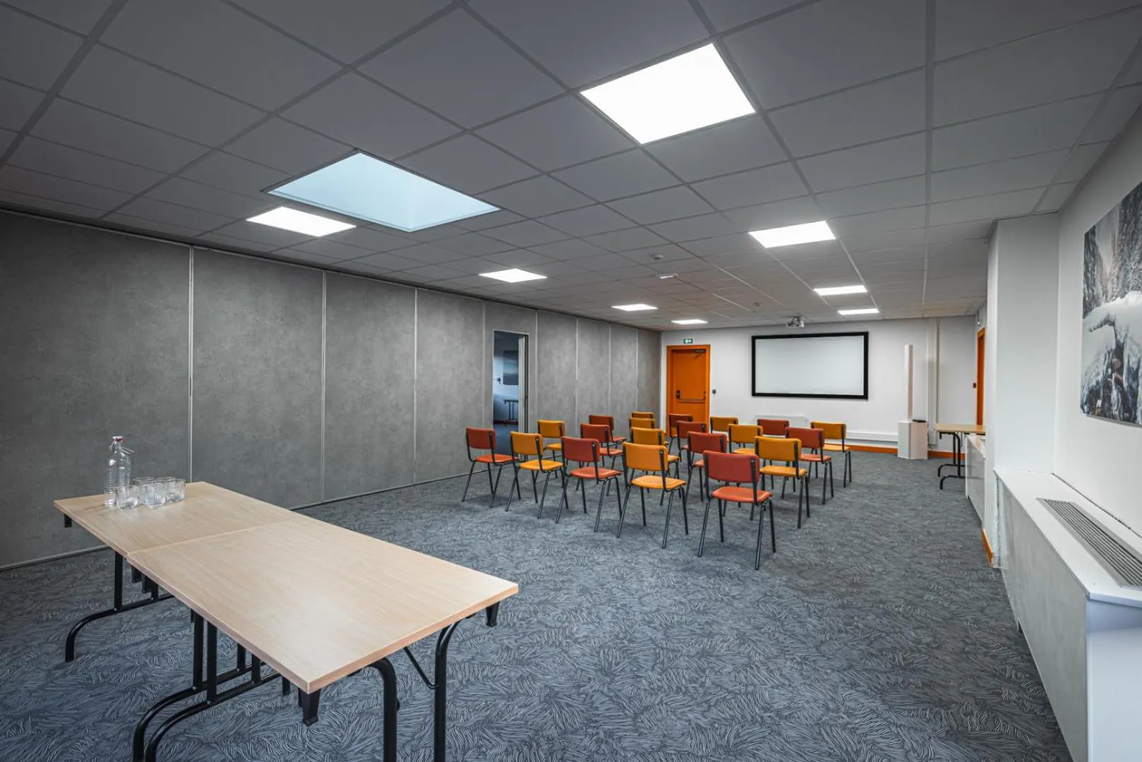 Meeting/conference room in Hotel Base Camp Lodge - Albertville