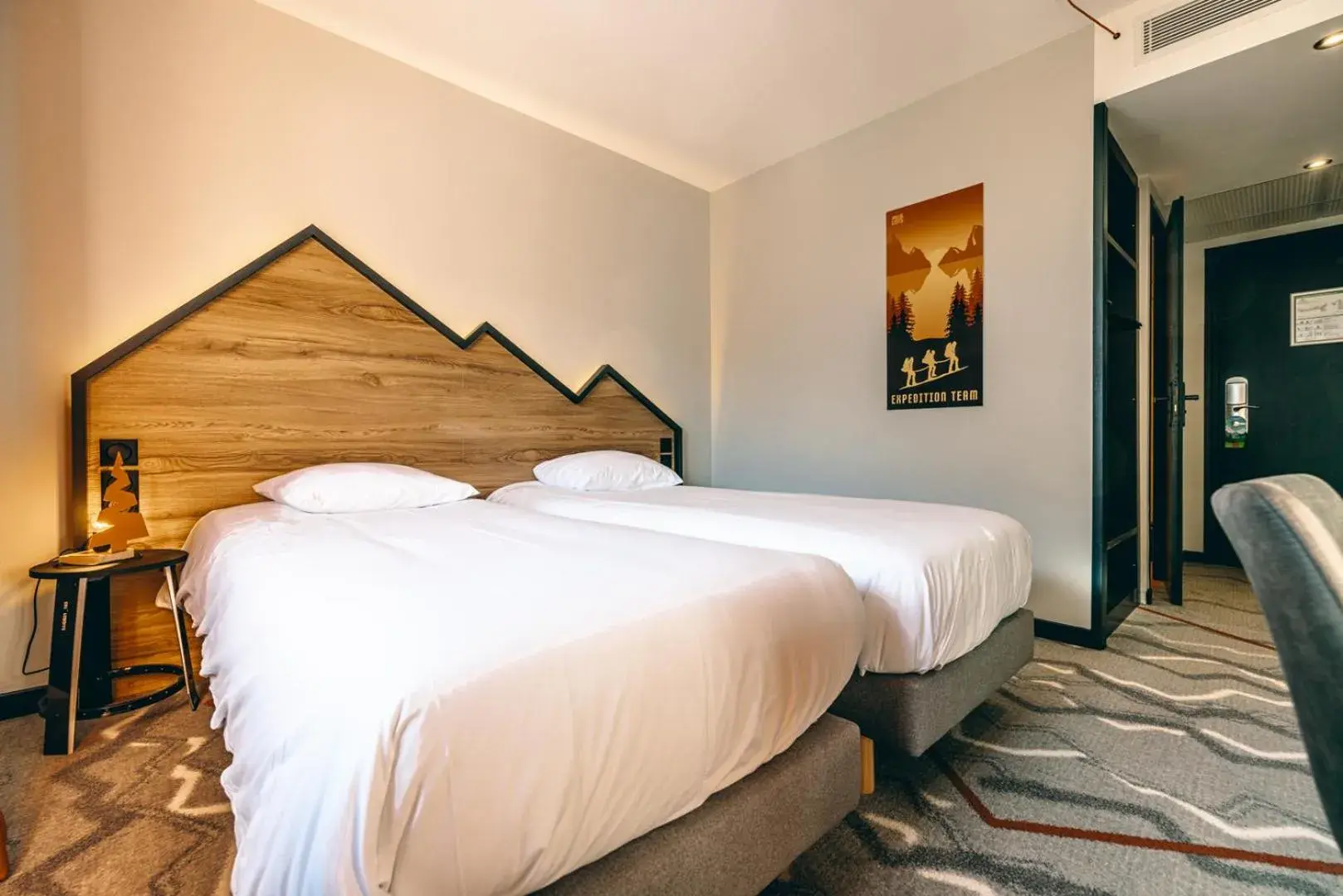 Photo of the whole room, Bed in Hotel Base Camp Lodge - Albertville Photo of the whole room, Bed in Hotel Base Camp Lodge - Albertville