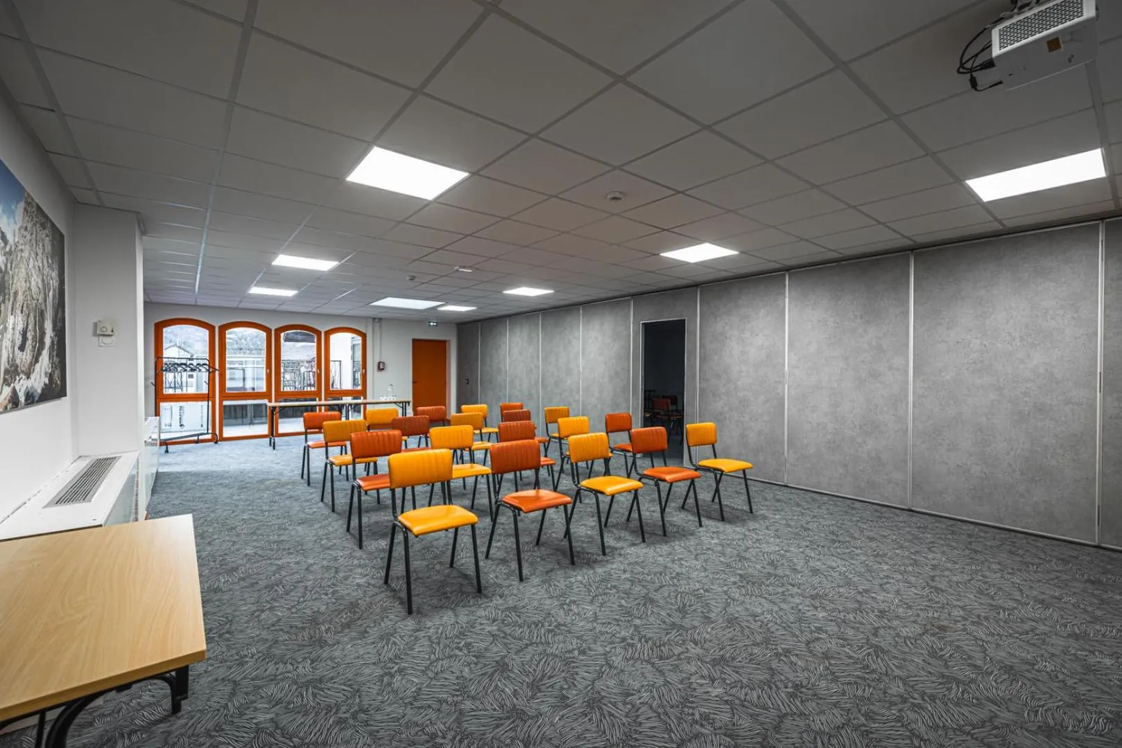 Meeting/conference room in Hotel Base Camp Lodge - Albertville