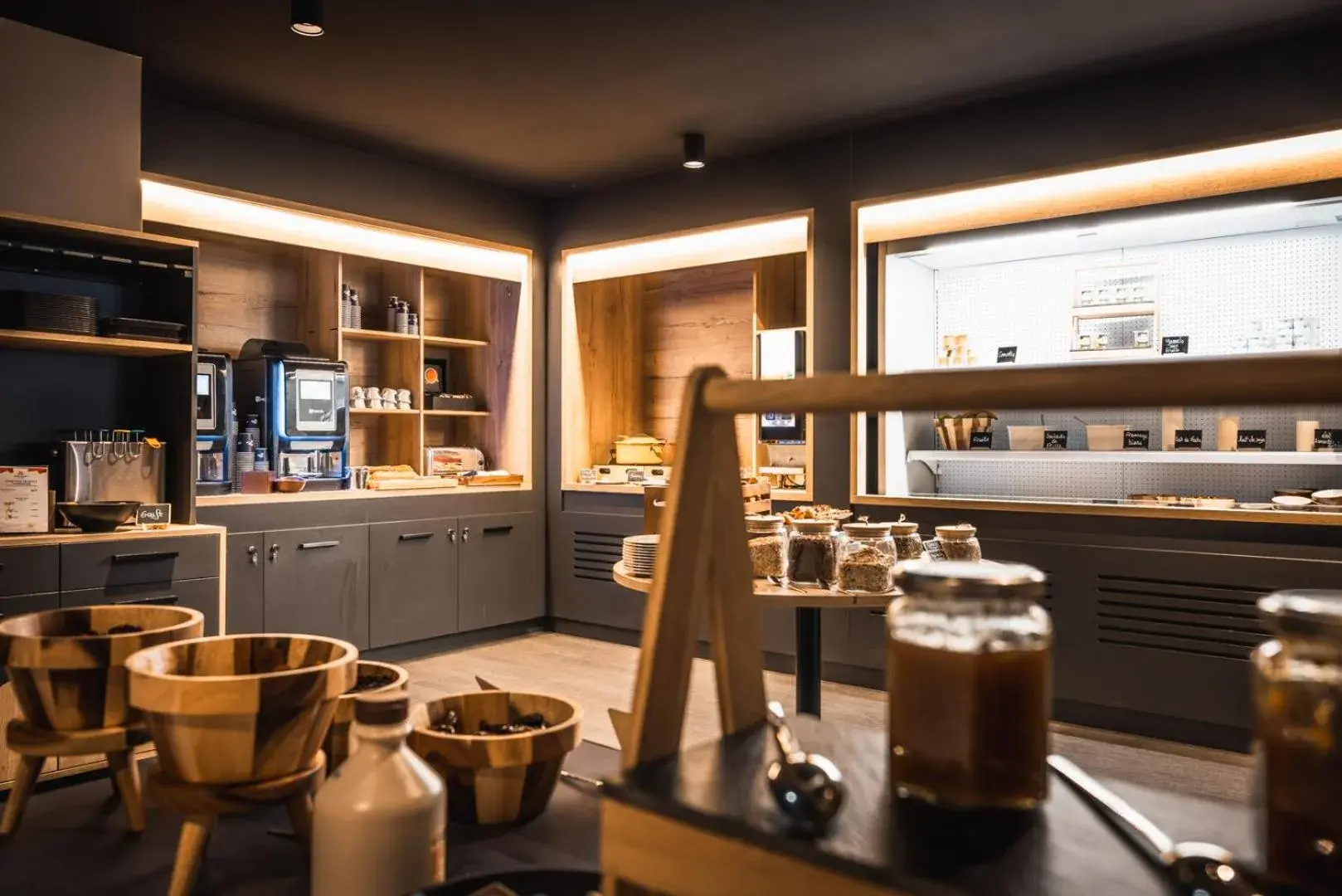 Breakfast in Hotel Base Camp Lodge - Albertville Breakfast in Hotel Base Camp Lodge - Albertville