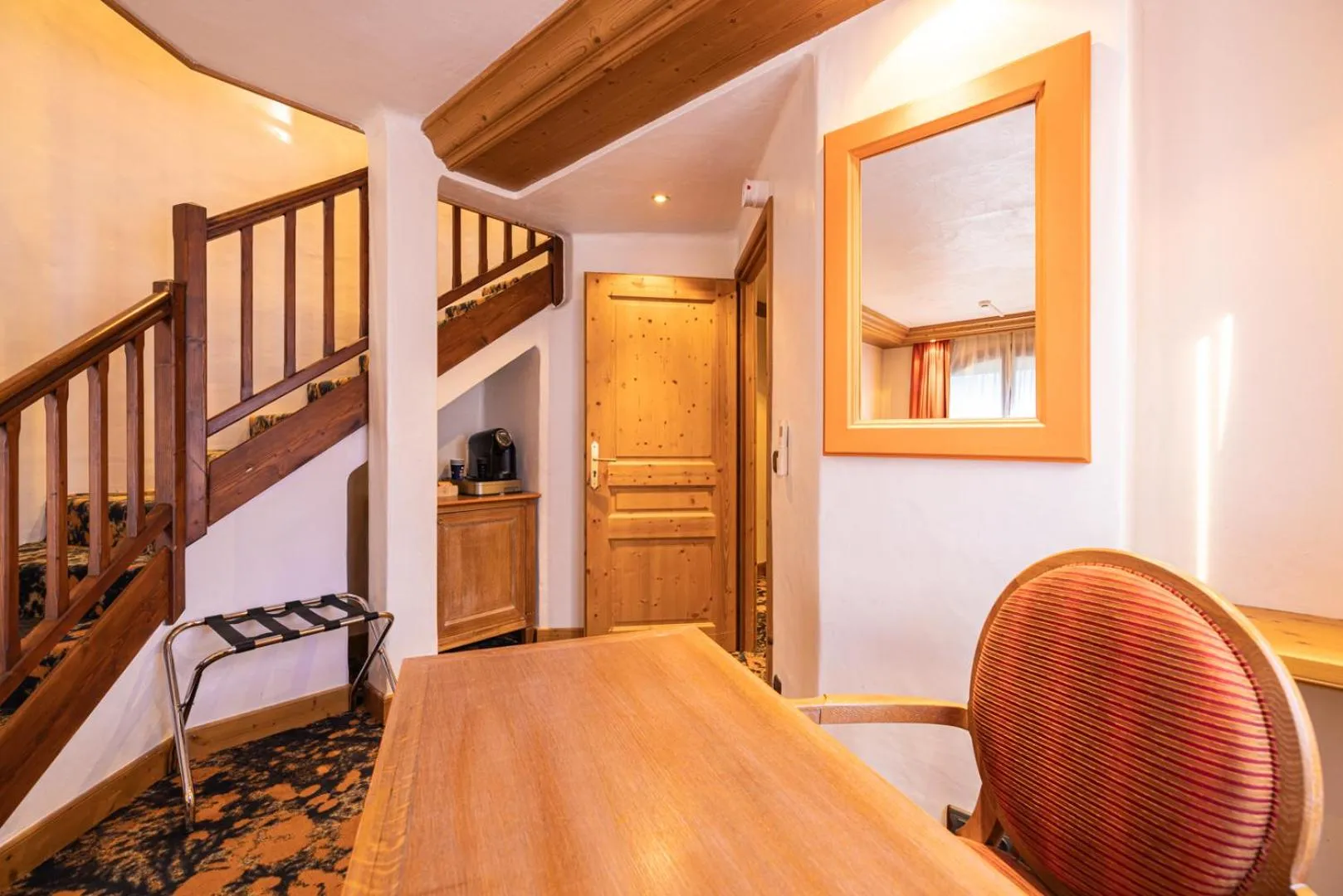 Seating area in Hotel Base Camp Lodge - Albertville