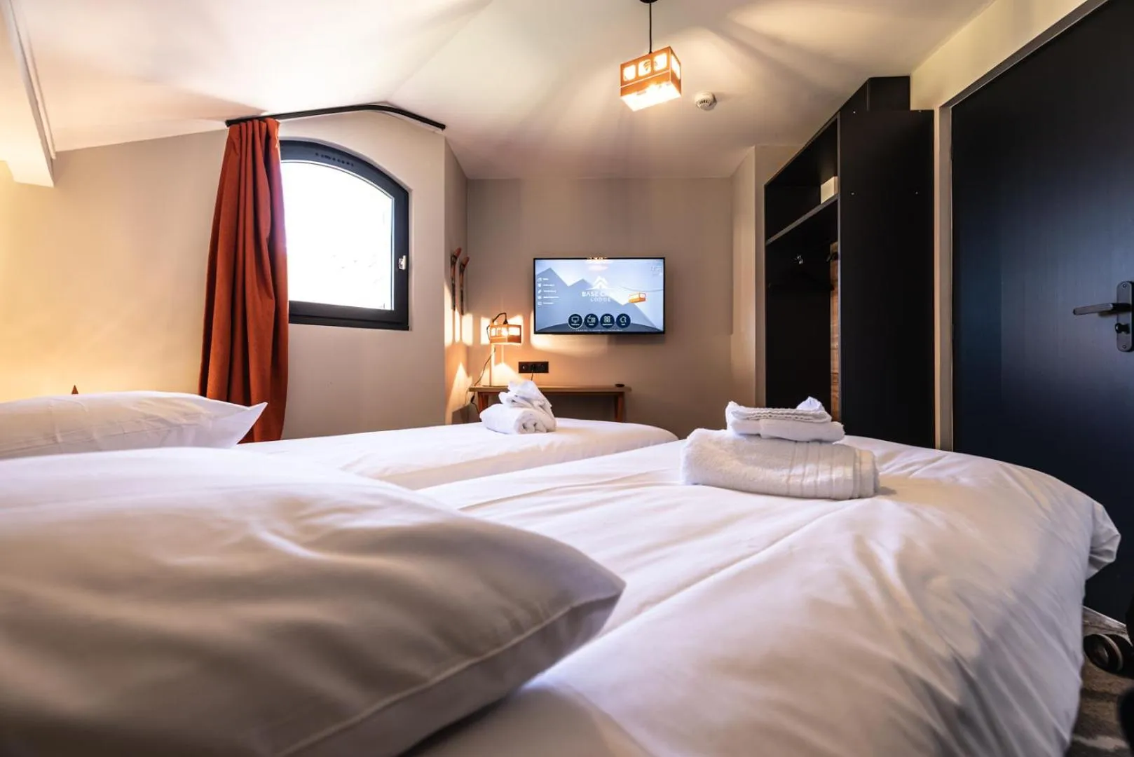 Bed in Hotel Base Camp Lodge - Albertville