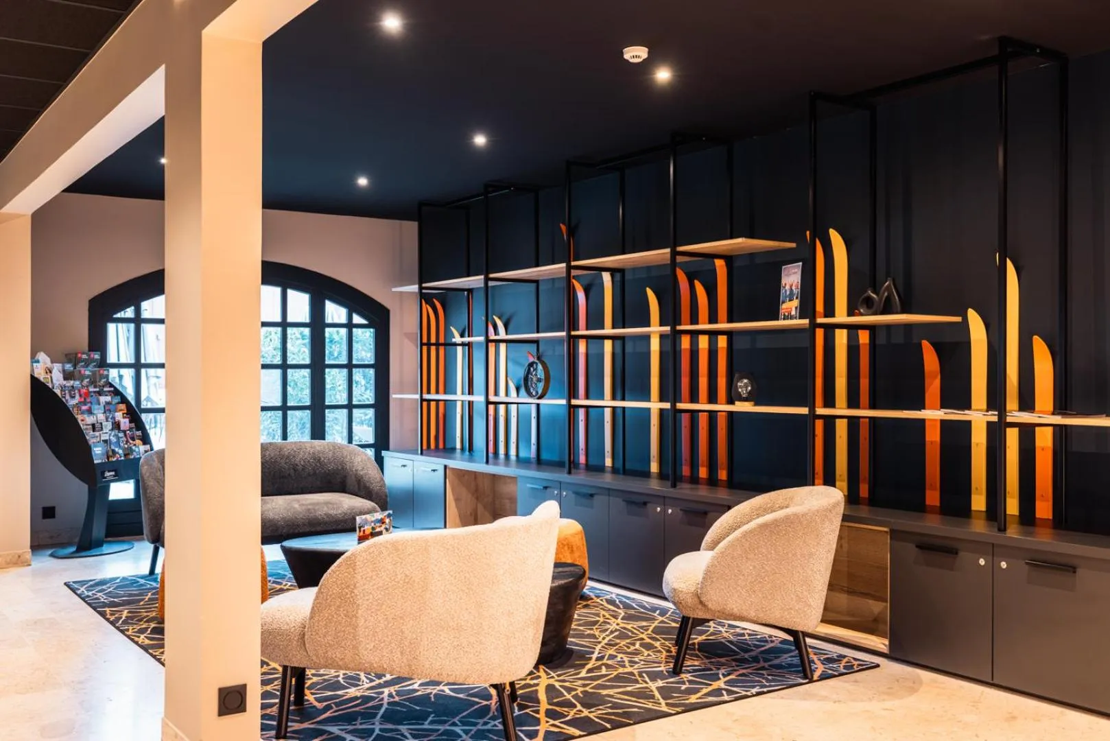 Lobby or reception in Hotel Base Camp Lodge - Albertville