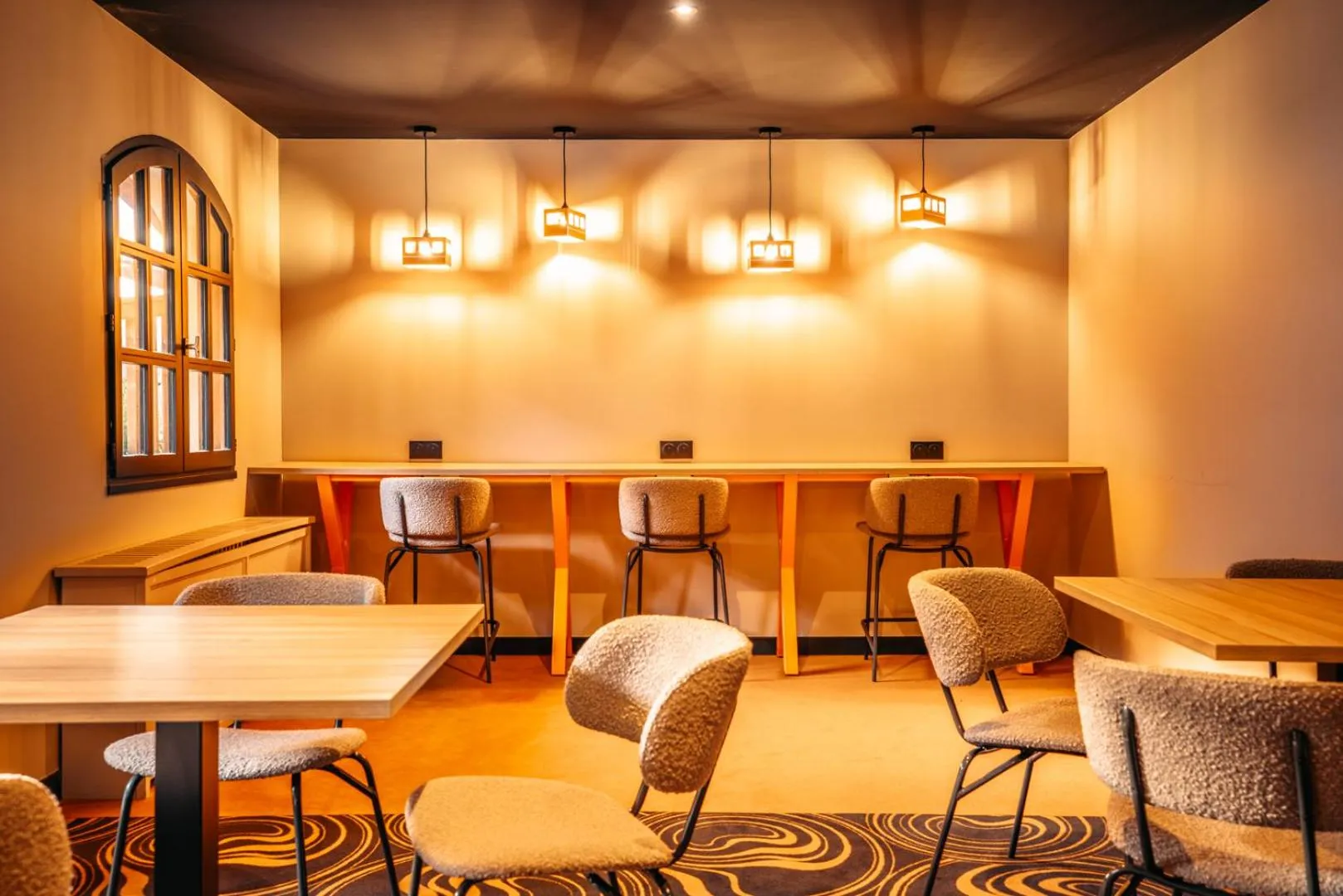 Seating area in Hotel Base Camp Lodge - Albertville