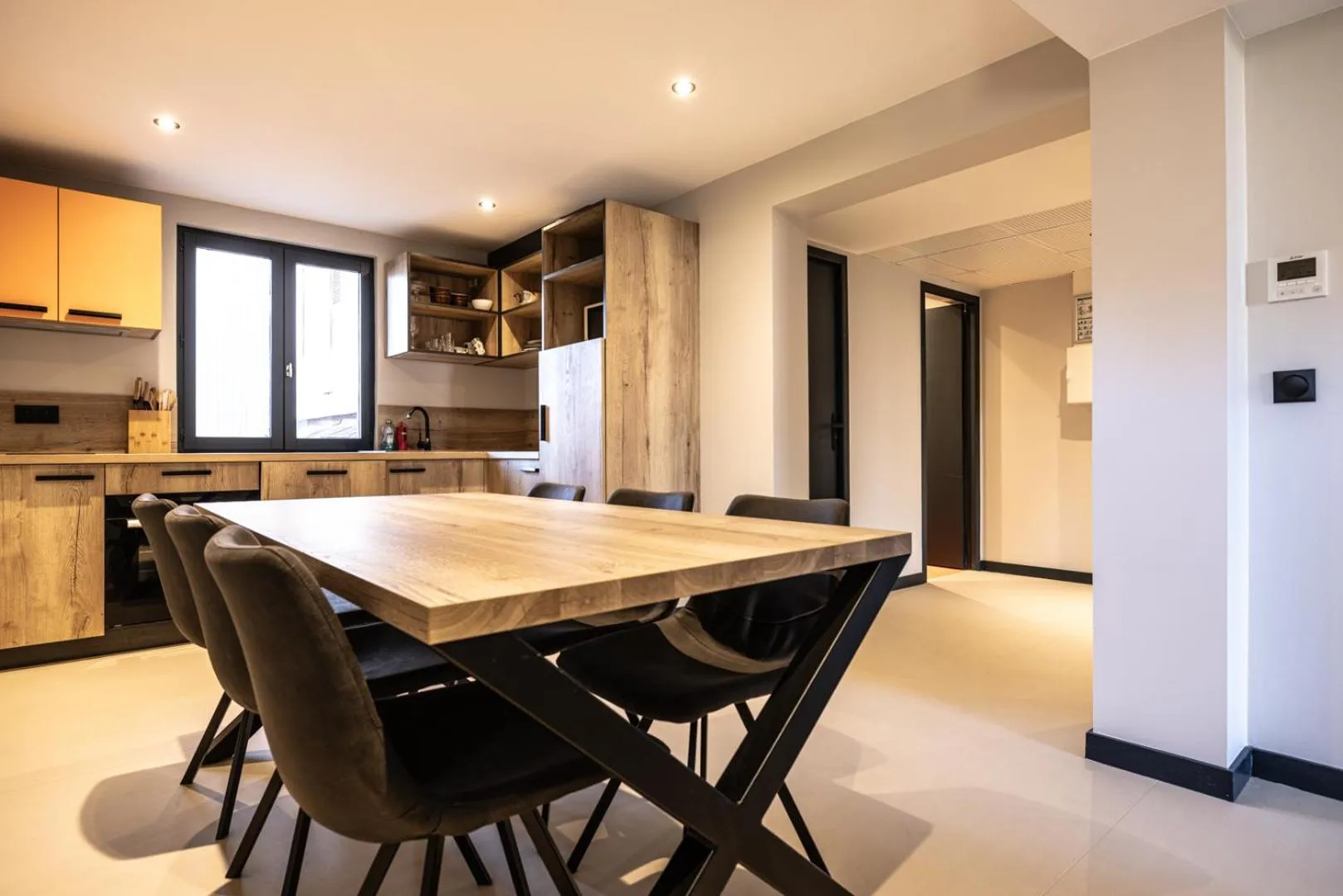 Kitchen or kitchenette in Hotel Base Camp Lodge - Albertville