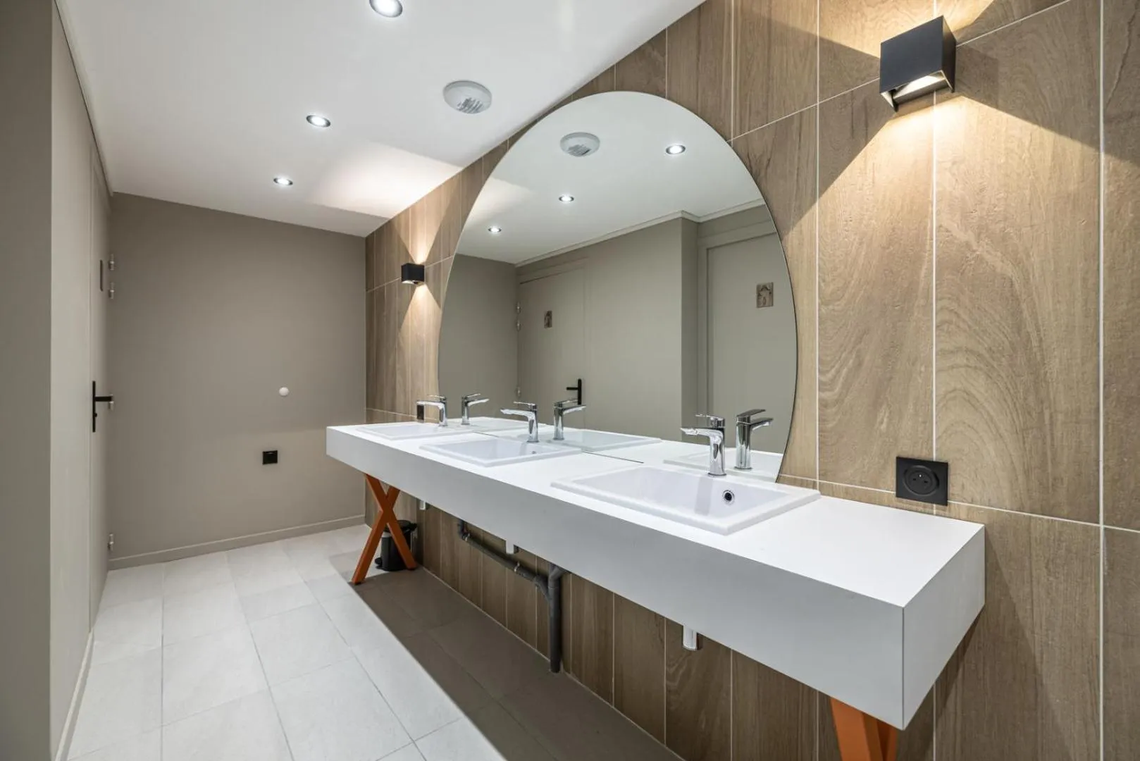 Bathroom in Hotel Base Camp Lodge - Albertville