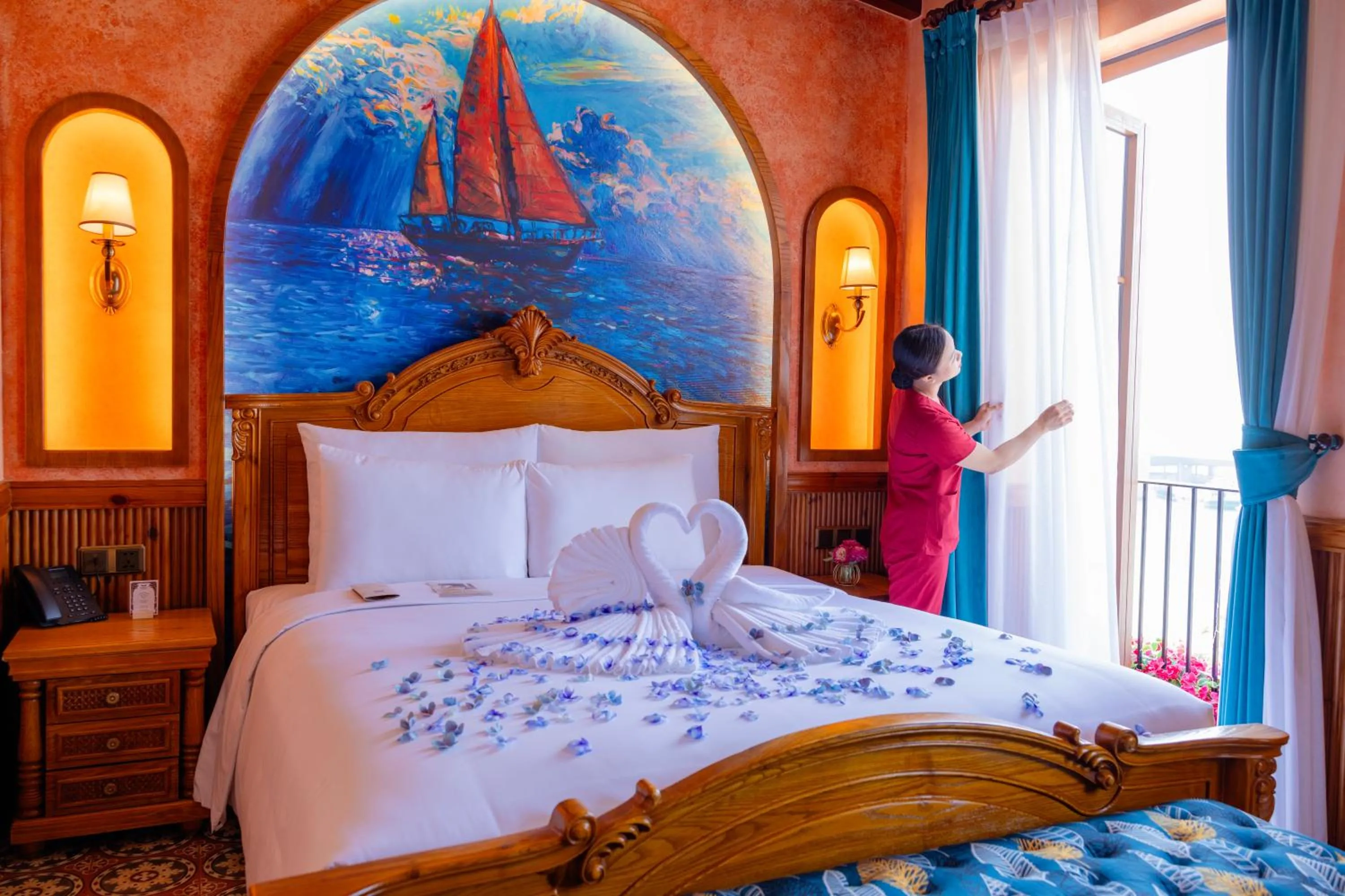 Staff, Bed in Venice Hotel Phu Quoc - Free Airport Shuttle & Sunset Town Tour