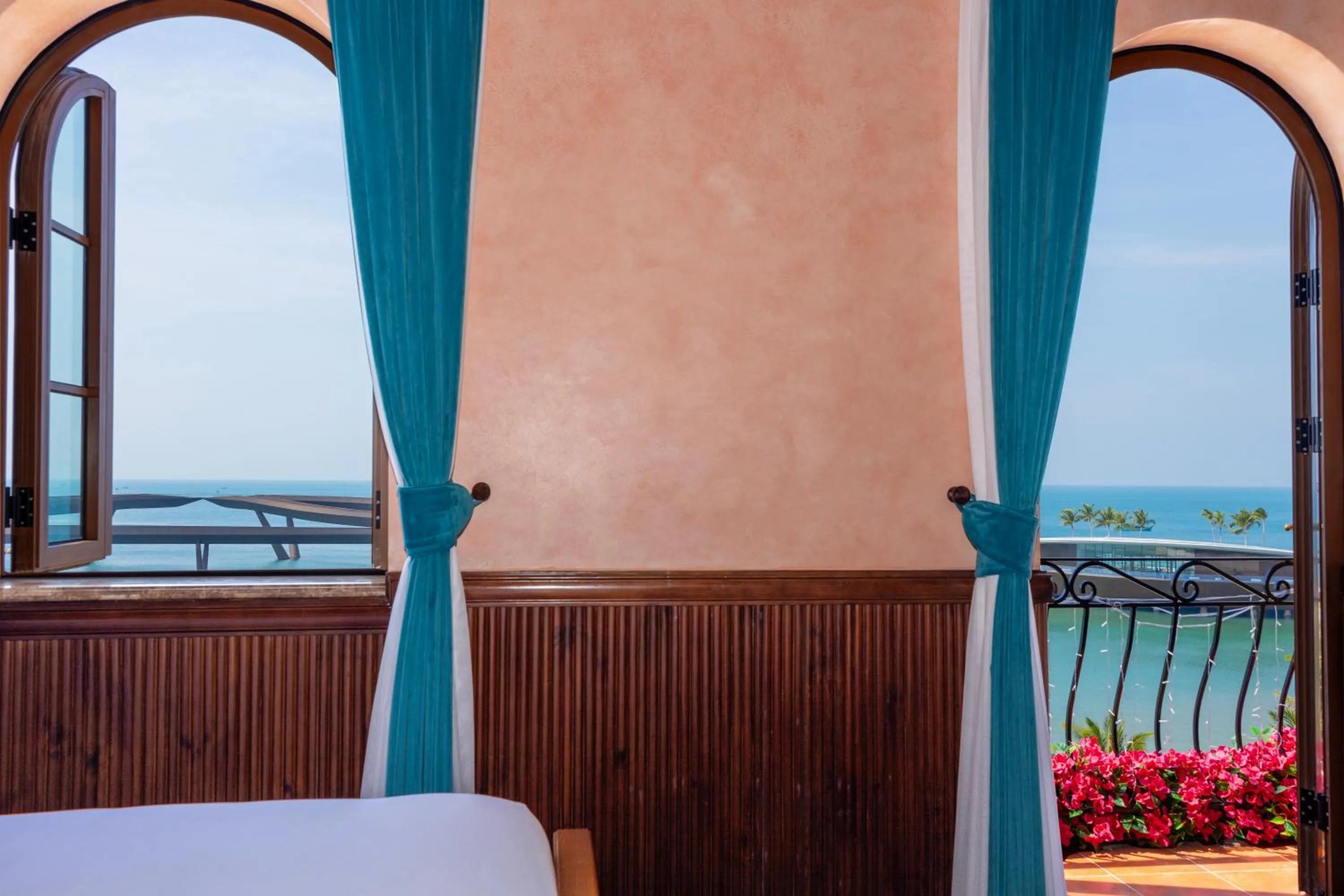 Bed in Venice Hotel Phu Quoc - Free Airport Shuttle & Sunset Town Tour