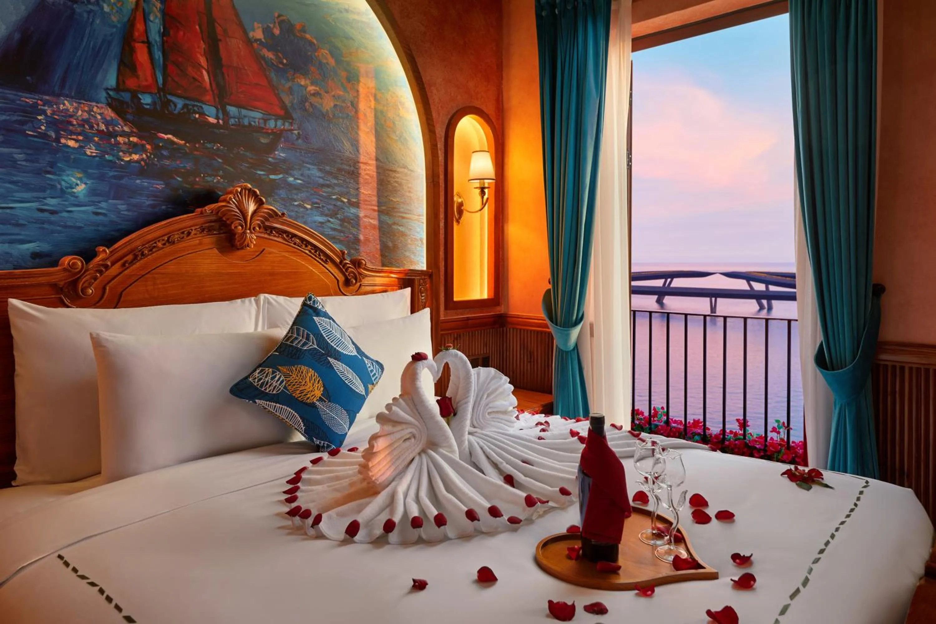 Bed in Venice Hotel Phu Quoc - Free Airport Shuttle & Sunset Town Tour