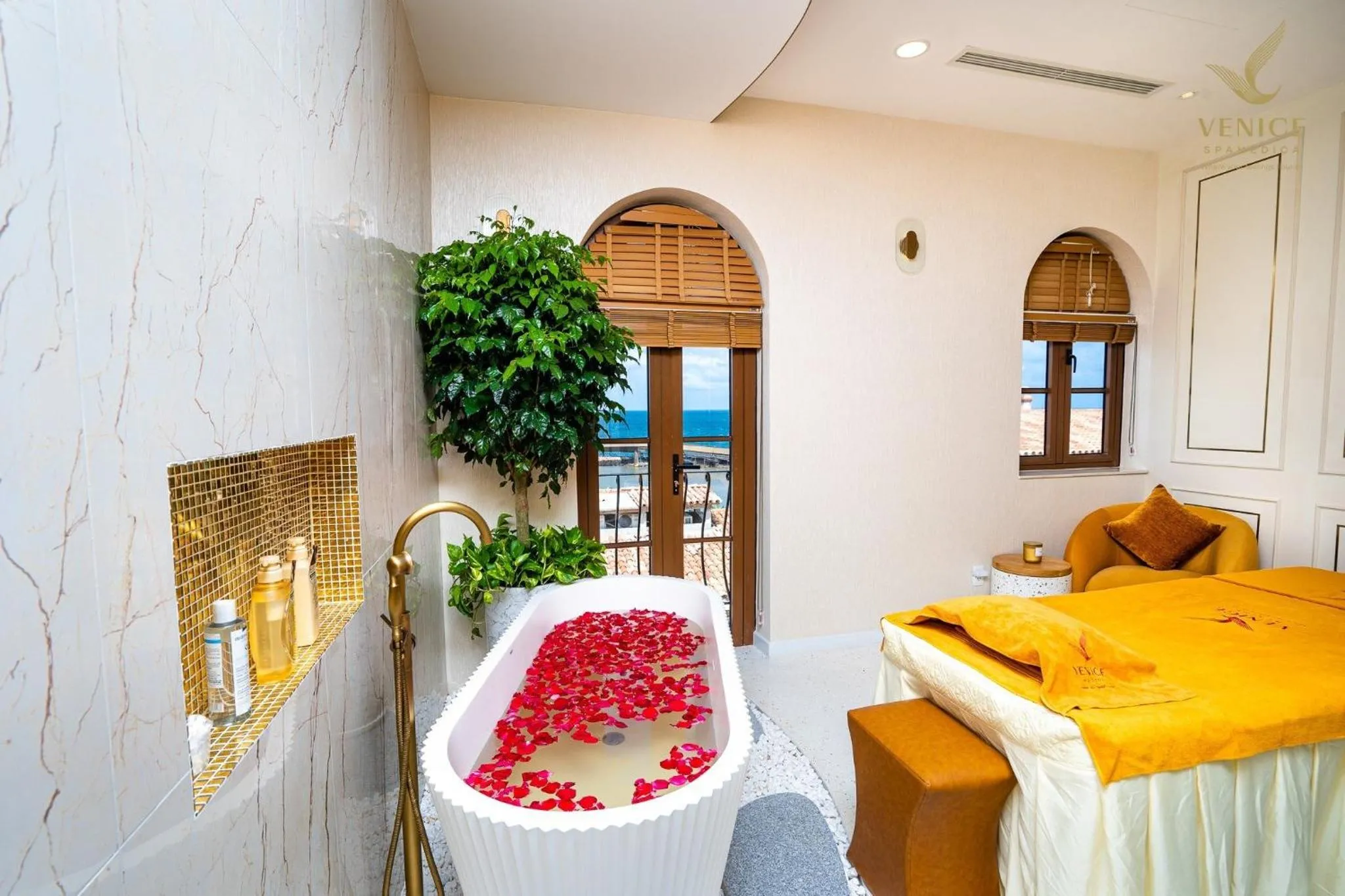 Bed in Venice Hotel Phu Quoc - Free Airport Shuttle & Sunset Town Tour