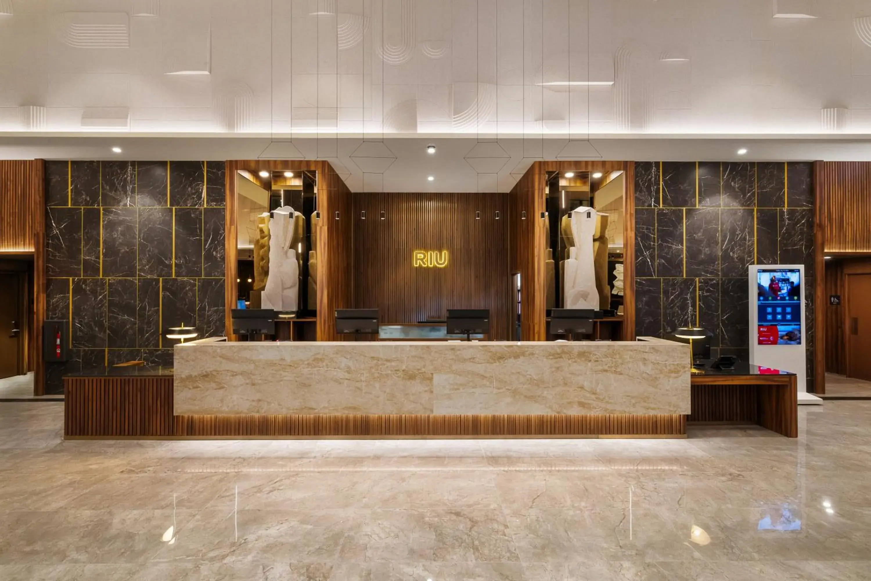 Lobby or reception in Riu Plaza Chicago Lobby or reception in Riu Plaza Chicago