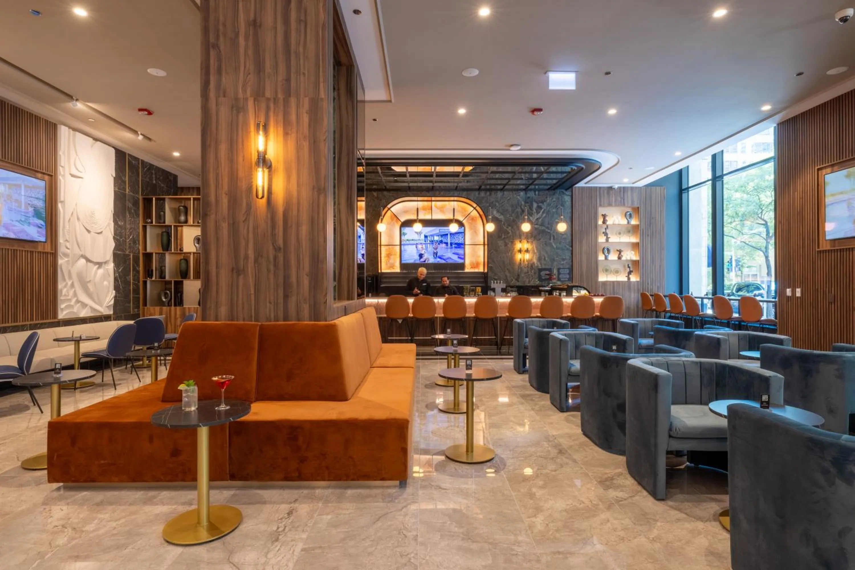 Lounge or bar in Riu Plaza Chicago