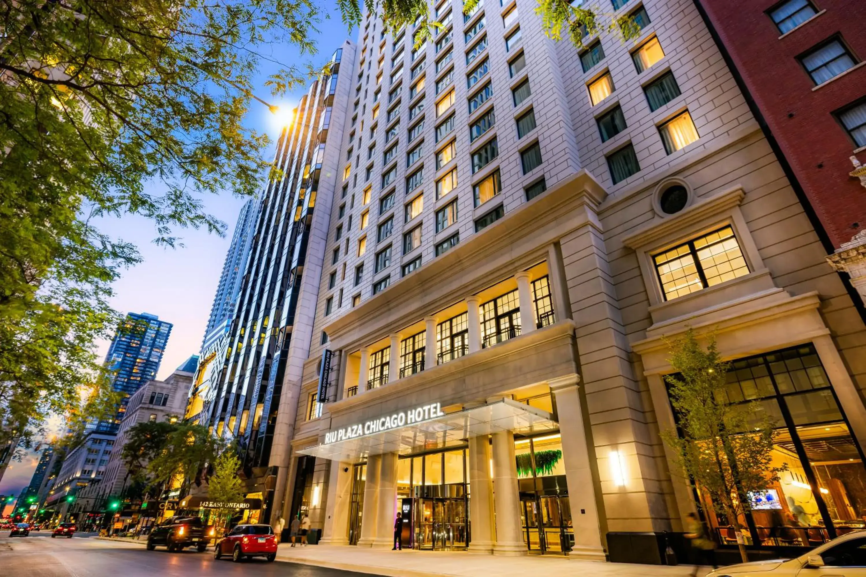 Property building in Riu Plaza Chicago Property building in Riu Plaza Chicago