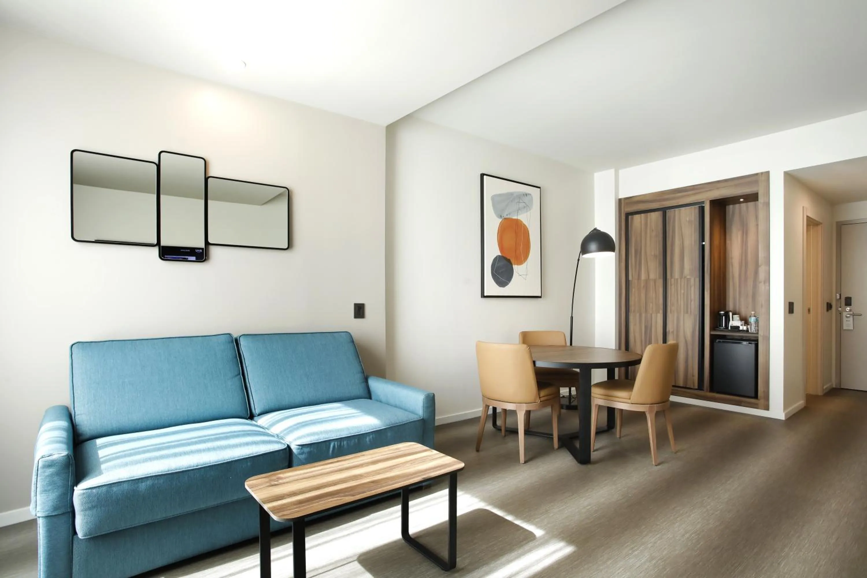 Living room in Riu Plaza Chicago