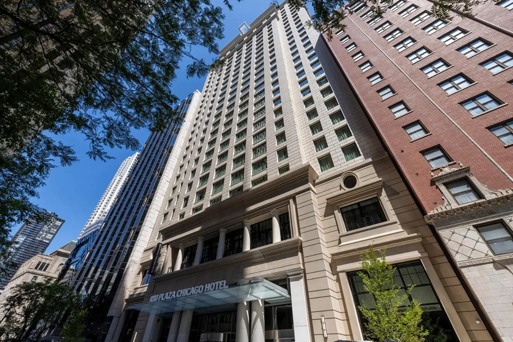 Property building in Riu Plaza Chicago Property building in Riu Plaza Chicago