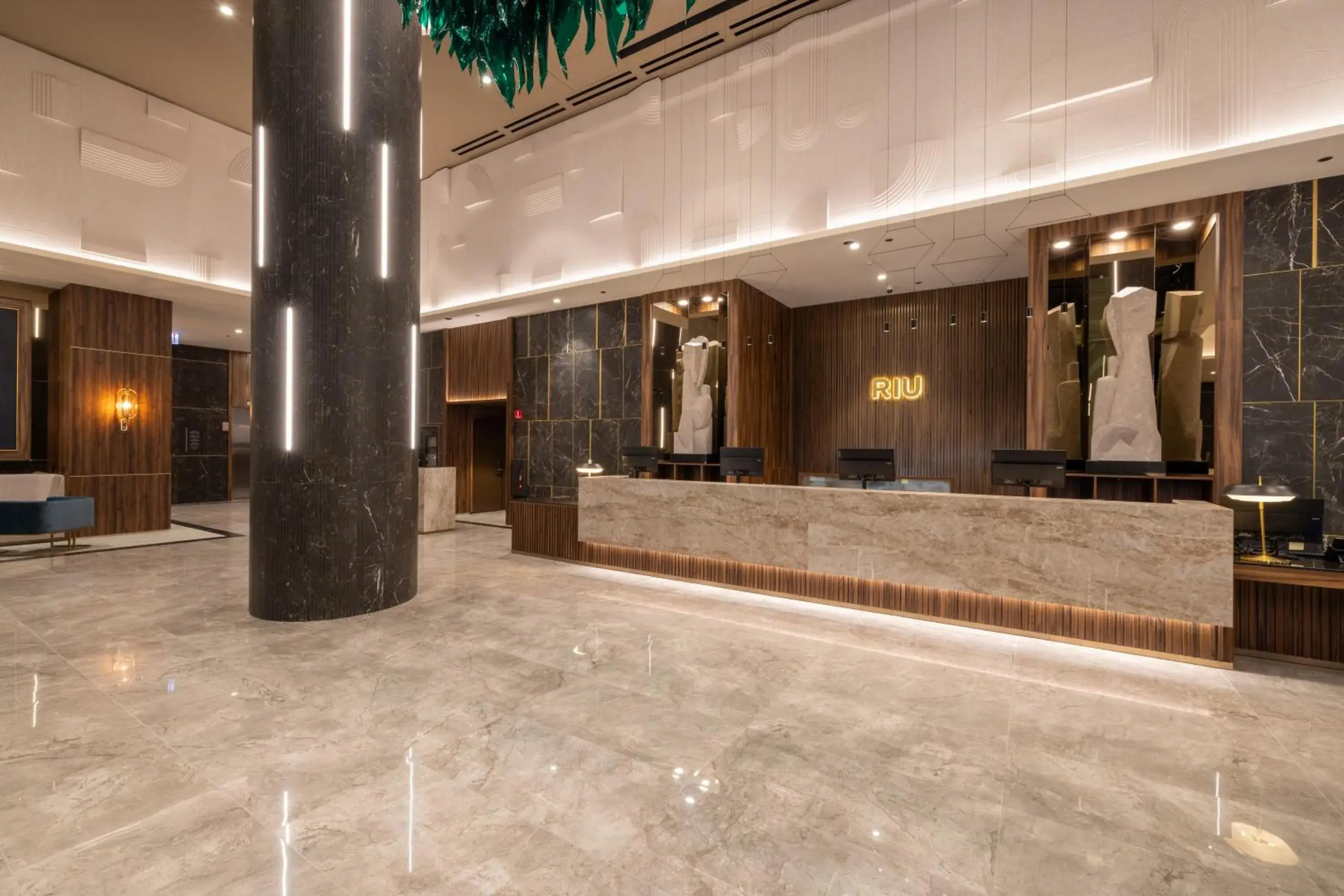 Lobby or reception in Riu Plaza Chicago Lobby or reception in Riu Plaza Chicago