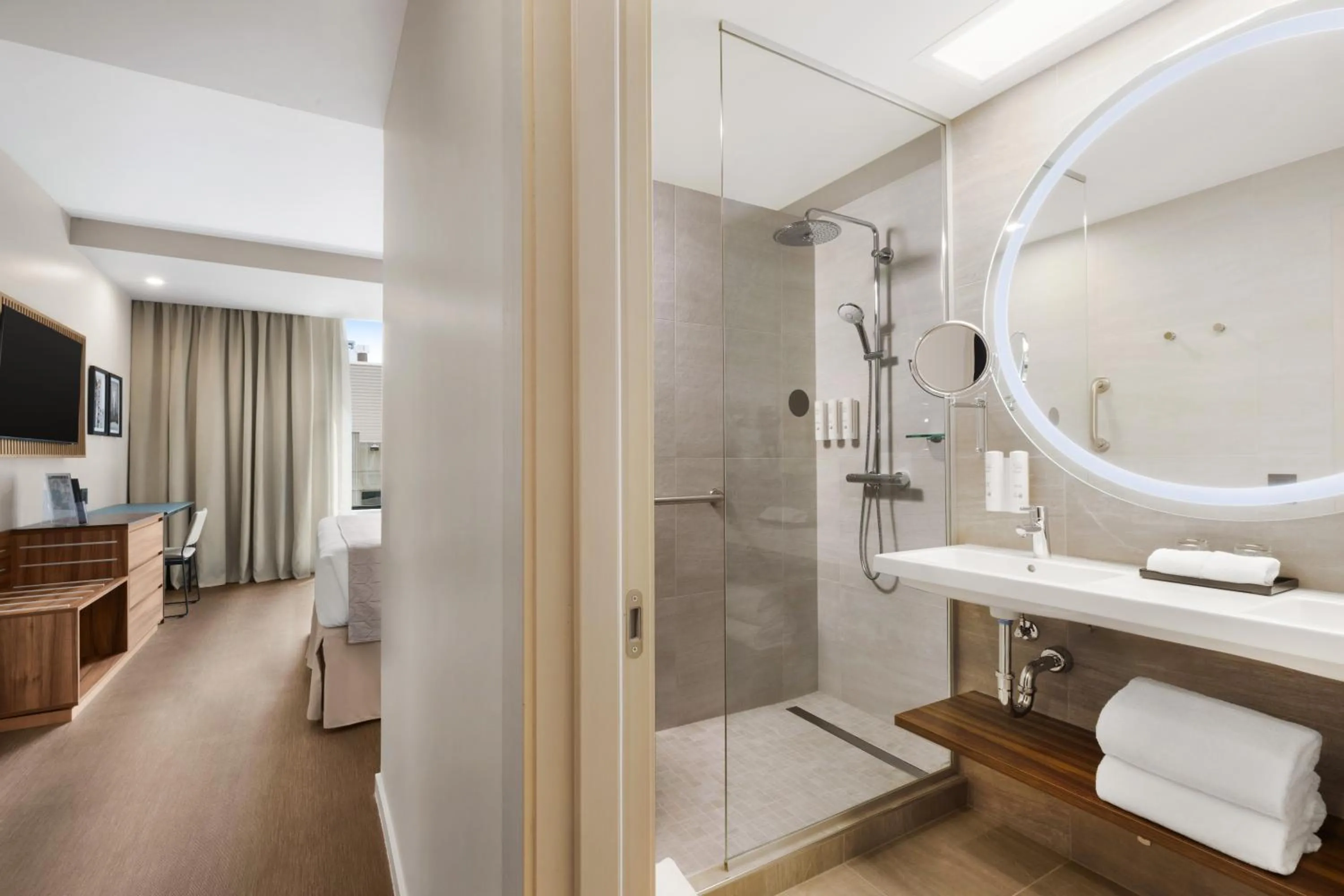 Bathroom in Riu Plaza Chicago