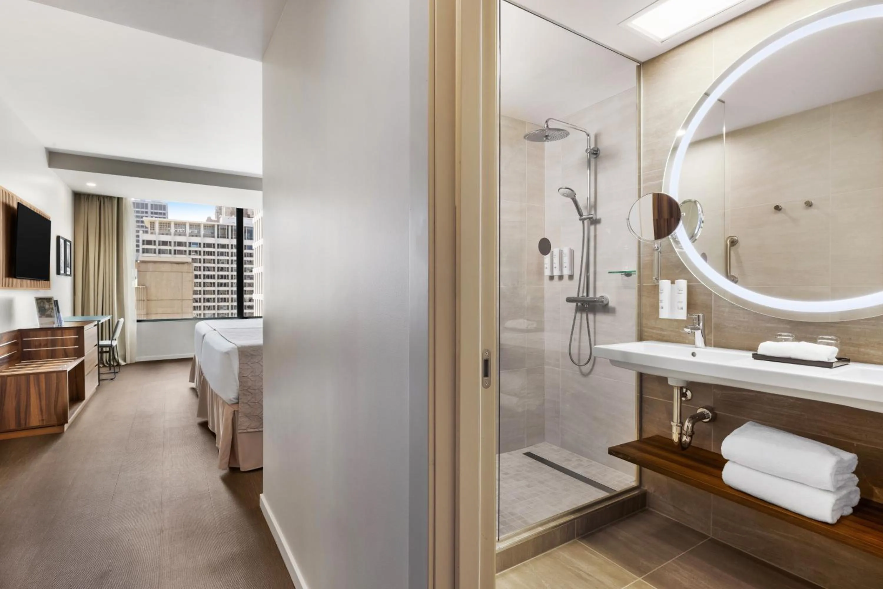 Bathroom in Riu Plaza Chicago