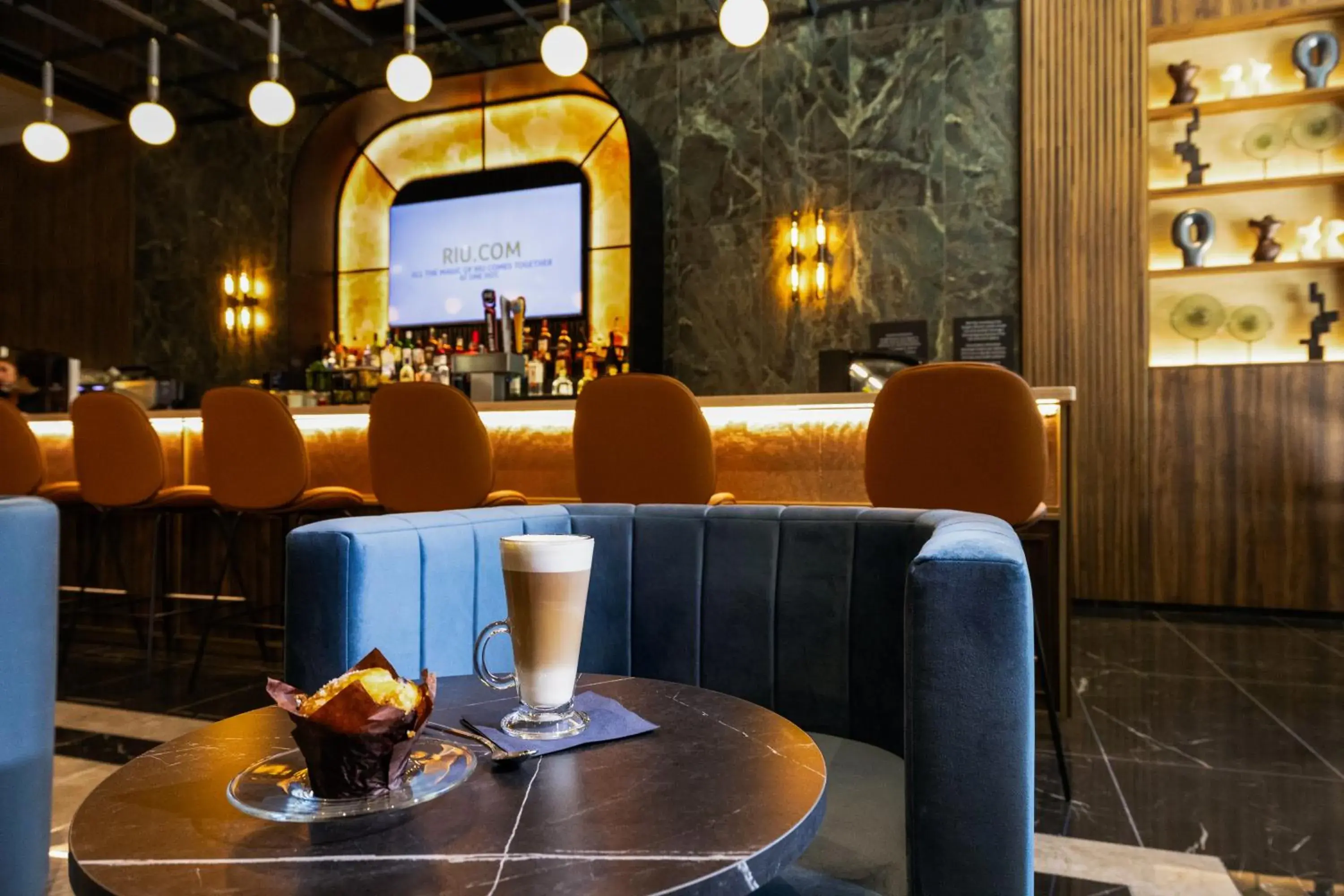 Lounge or bar in Riu Plaza Chicago Lounge or bar in Riu Plaza Chicago