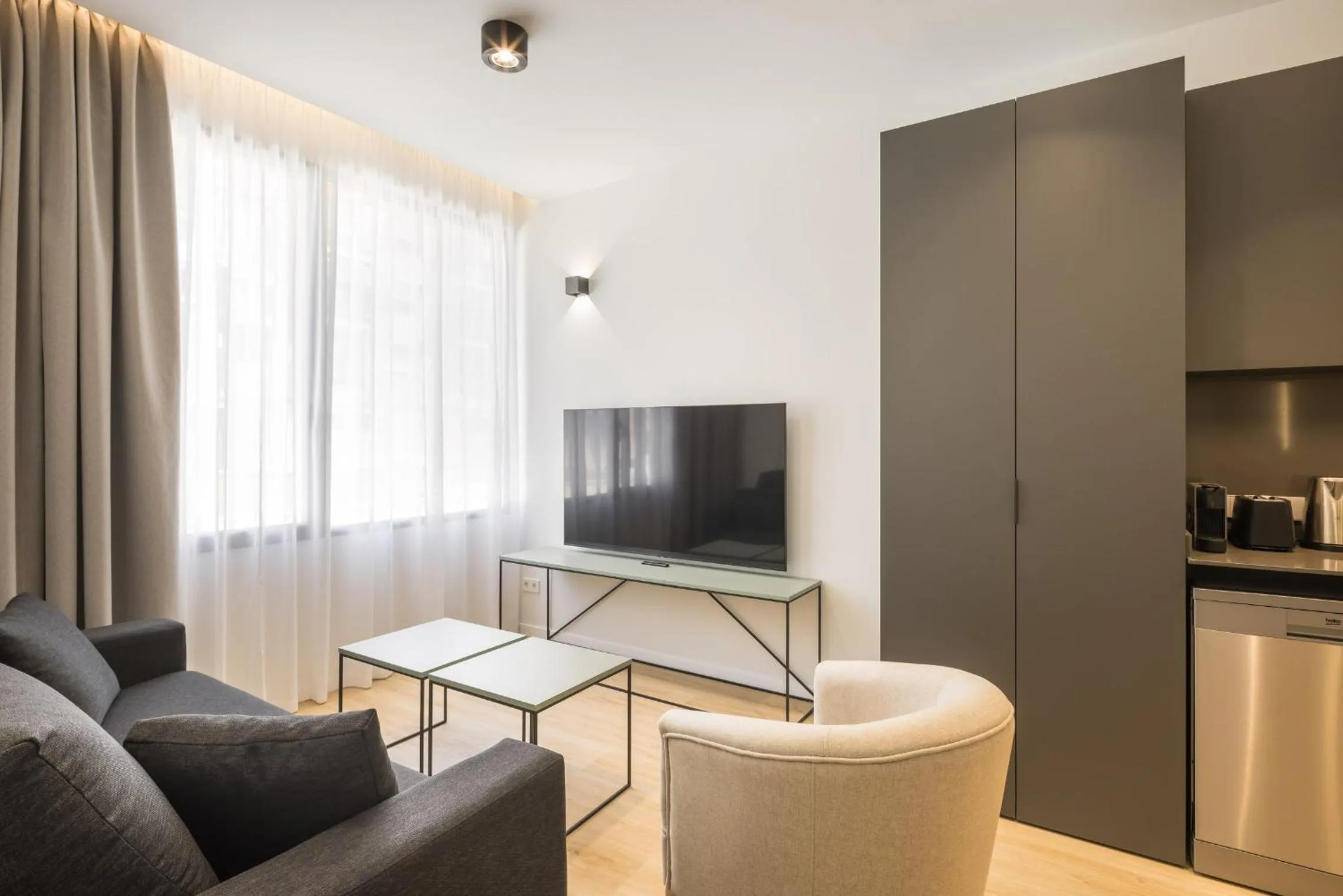 TV and multimedia in Mon Suites Jardín de Ayora