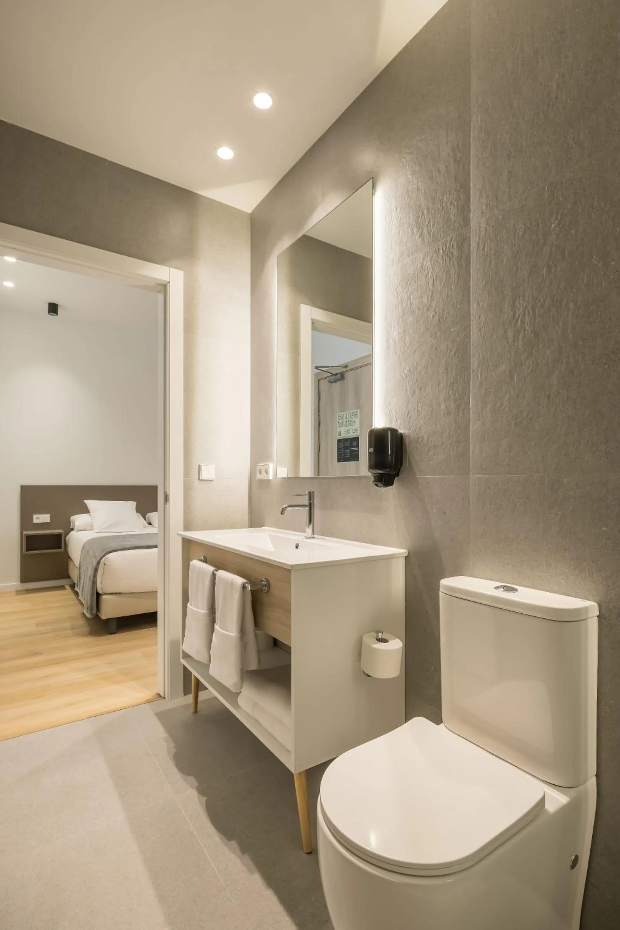 Bathroom, Bed in Mon Suites Jardín de Ayora