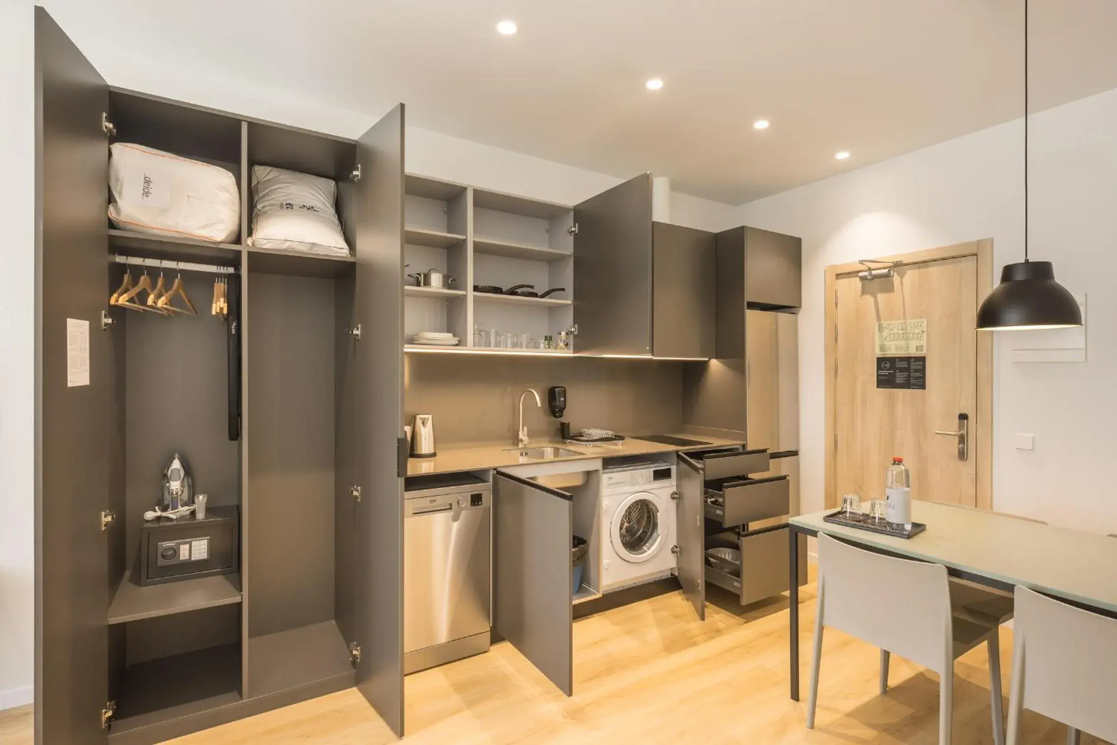 kitchen in Mon Suites Jardín de Ayora kitchen in Mon Suites Jardín de Ayora